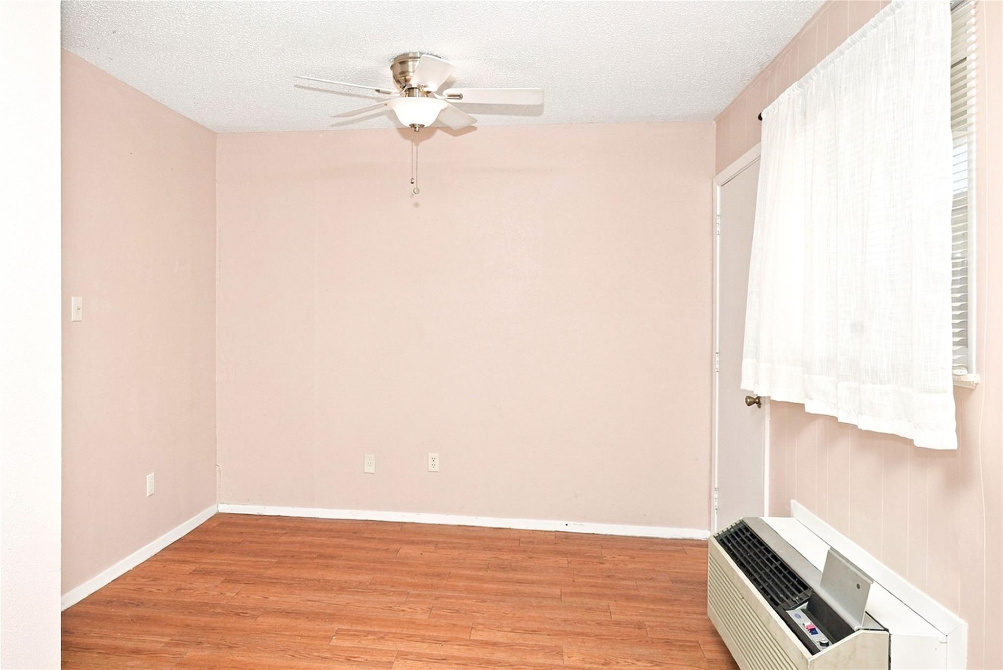 400 W 34th St #012345678900 - Unit 104 Property Photo 4