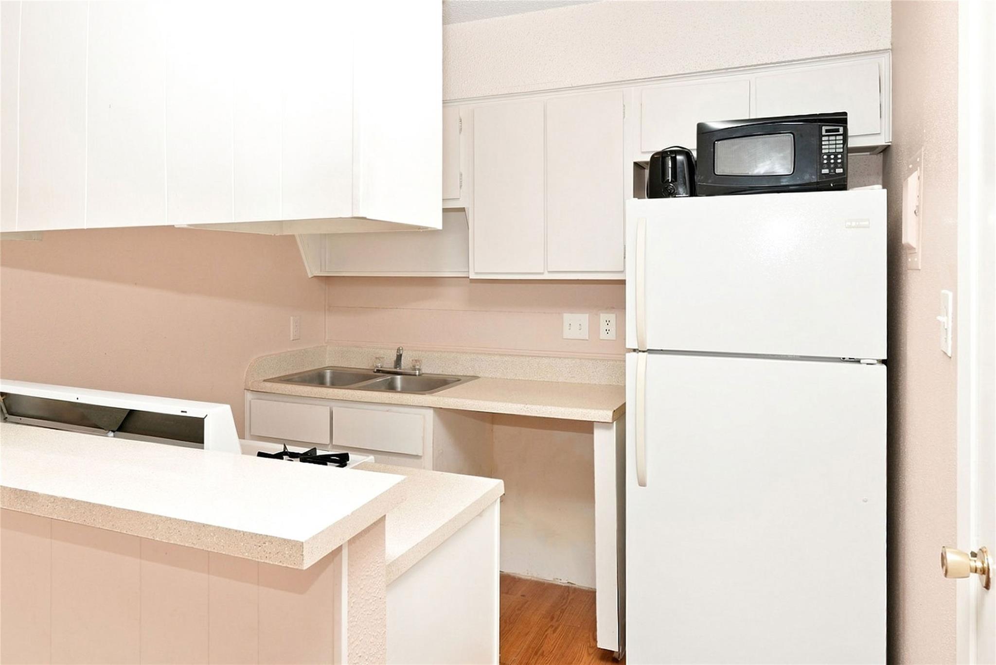 400 W 34th St #012345678900 - Unit 104 Property Photo 8
