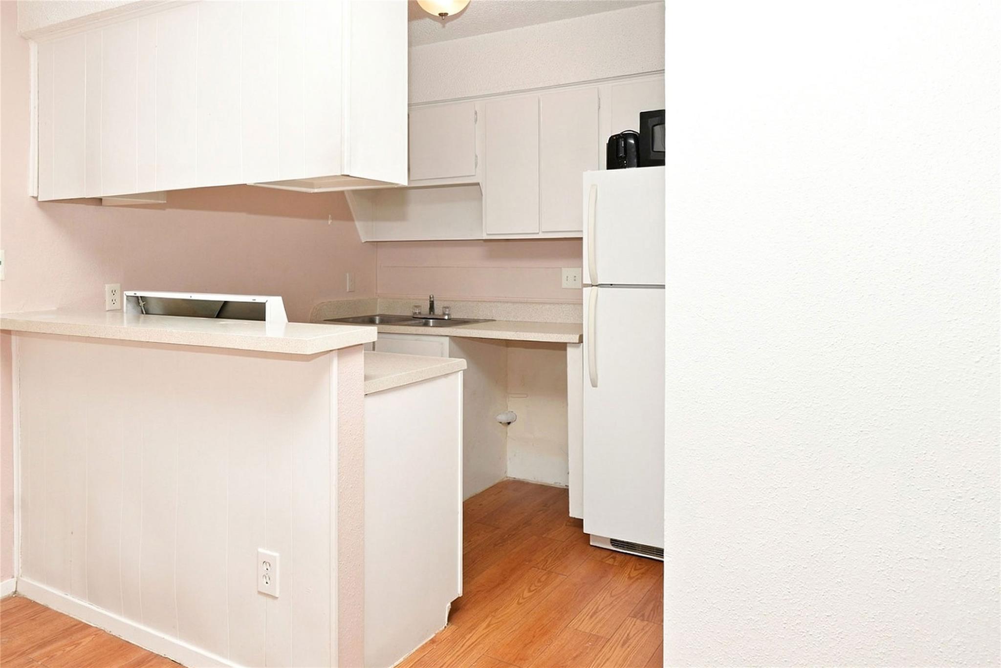 400 W 34th St #012345678900 - Unit 104 Property Photo 9
