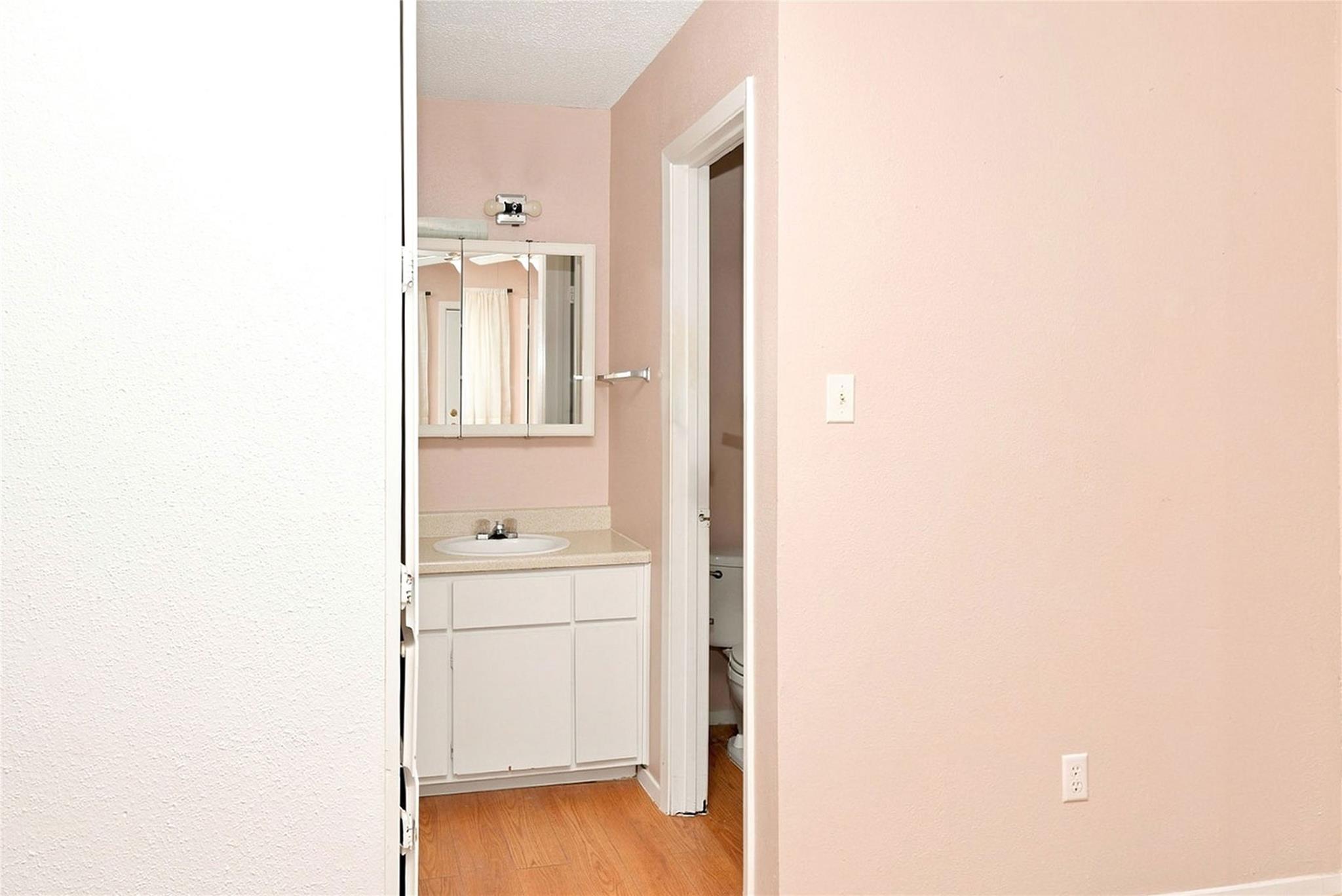 400 W 34th St #012345678900 - Unit 104 Property Photo 13