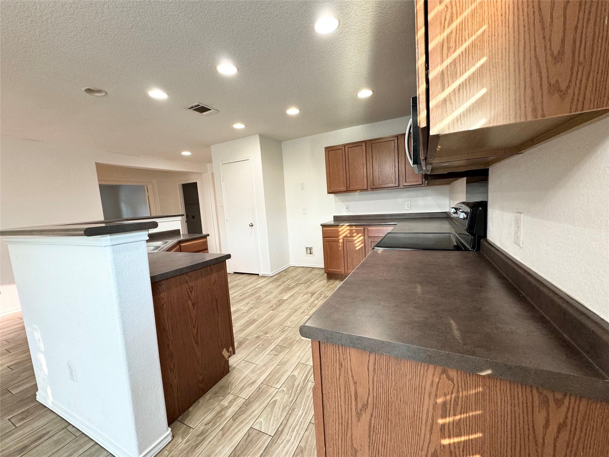 1152 Hyde Park Dr Property Photo 5