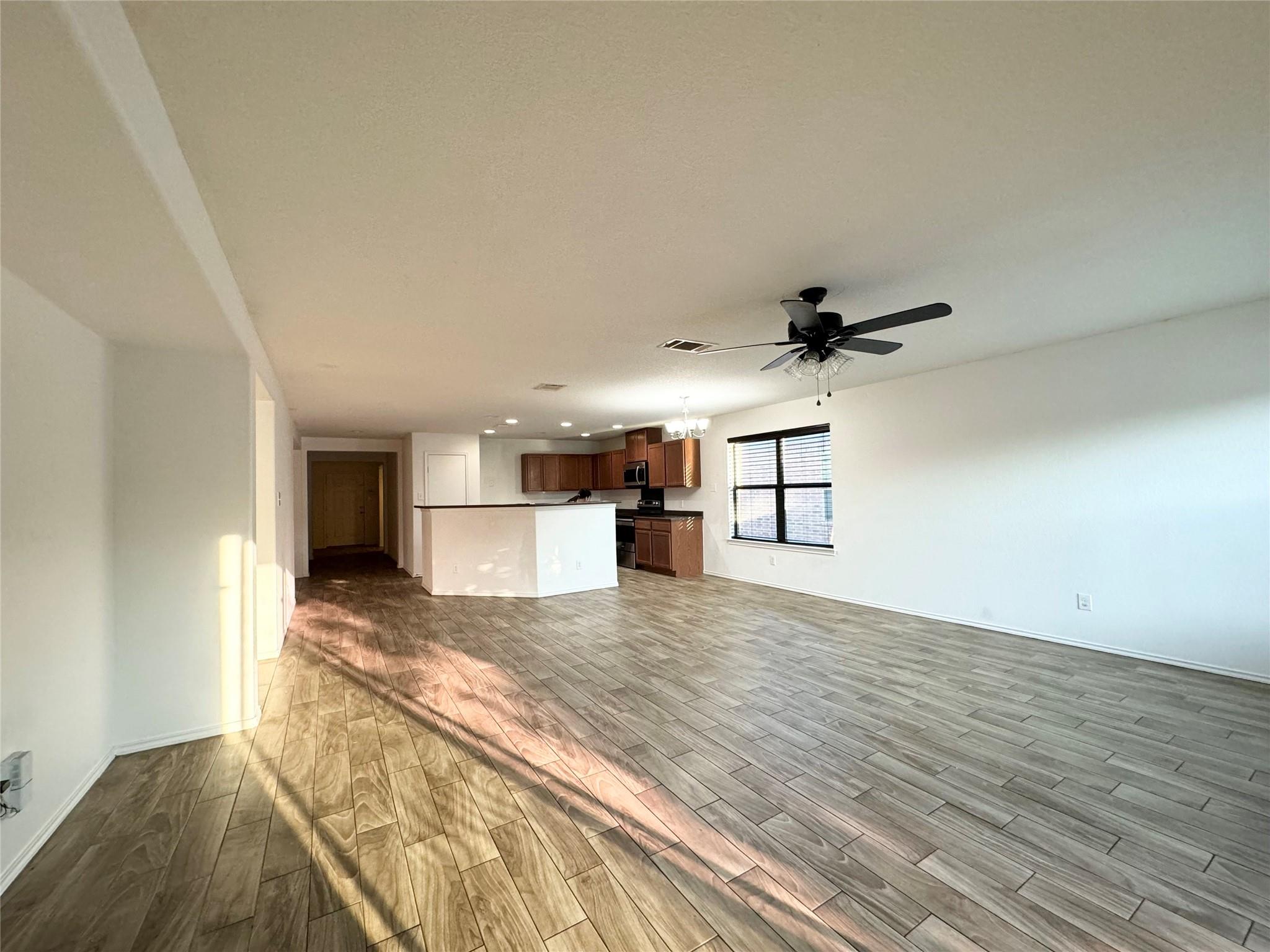1152 Hyde Park Dr Property Photo 6
