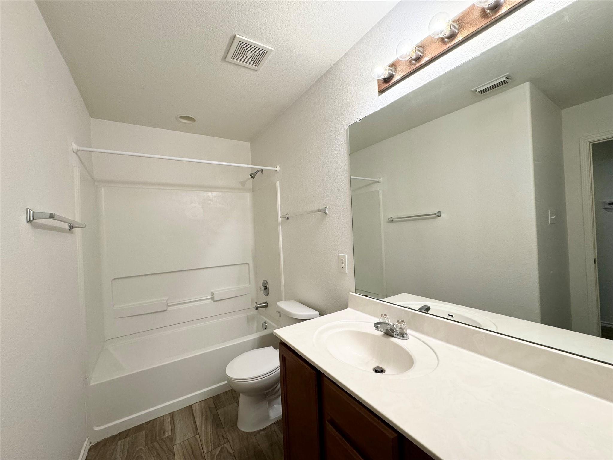 1152 Hyde Park Dr Property Photo 8