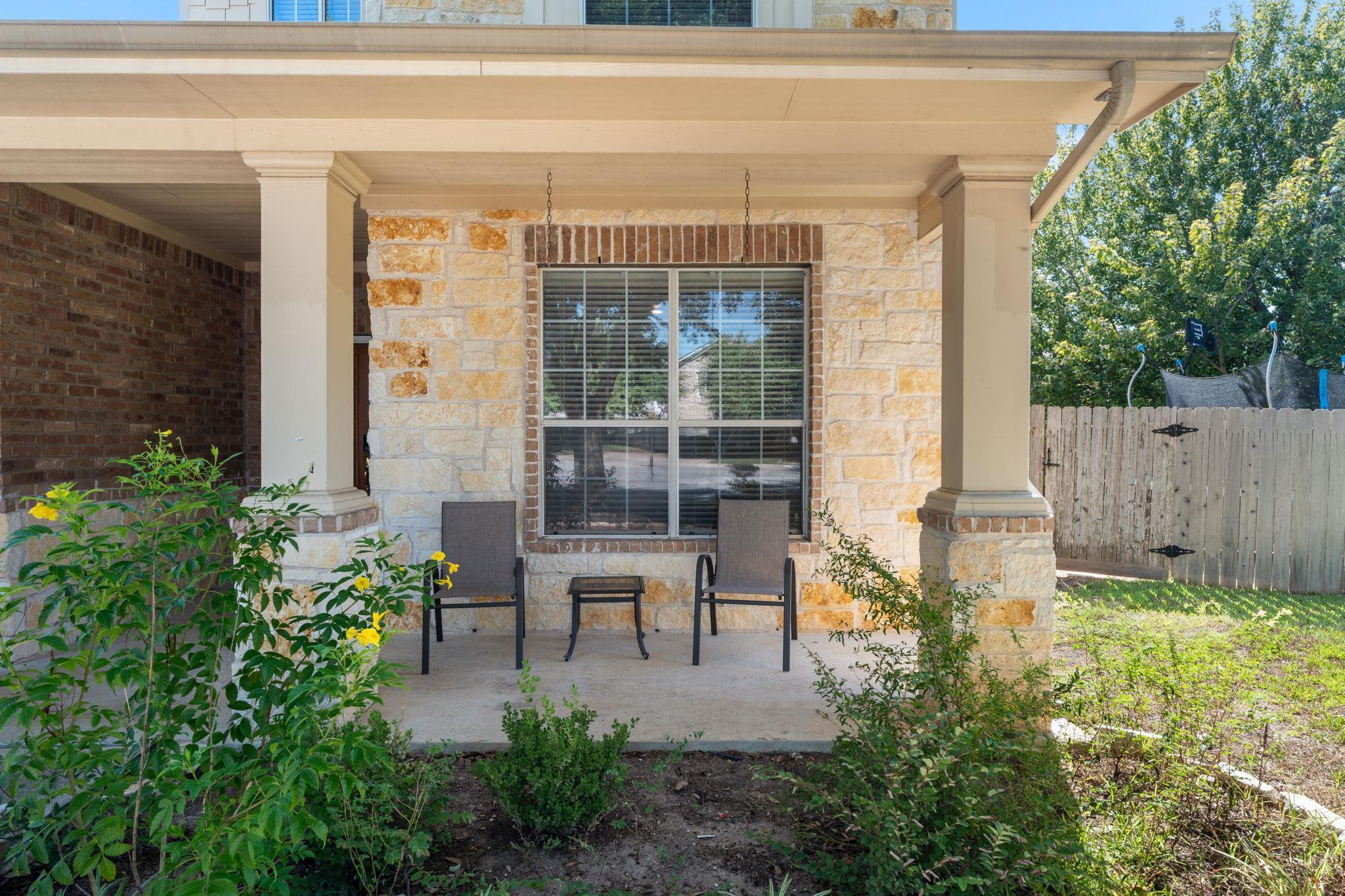 1300 Walnut Cv Property Photo 3