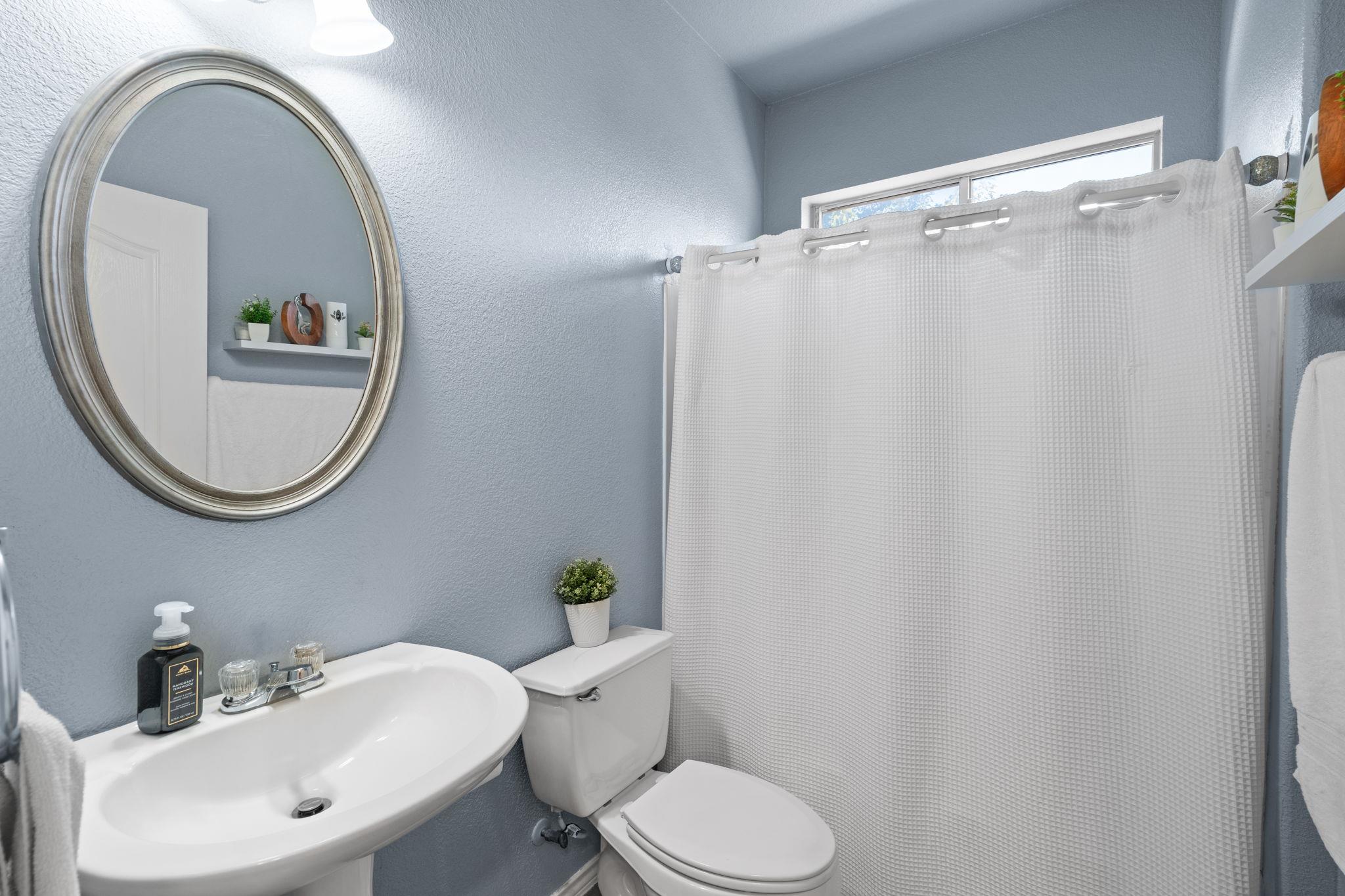 1300 Walnut Cv Property Photo 6