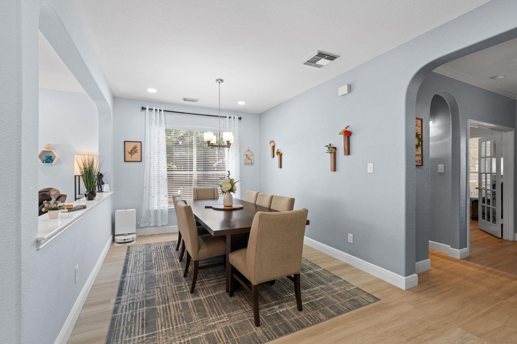 1300 Walnut Cv Property Photo 8