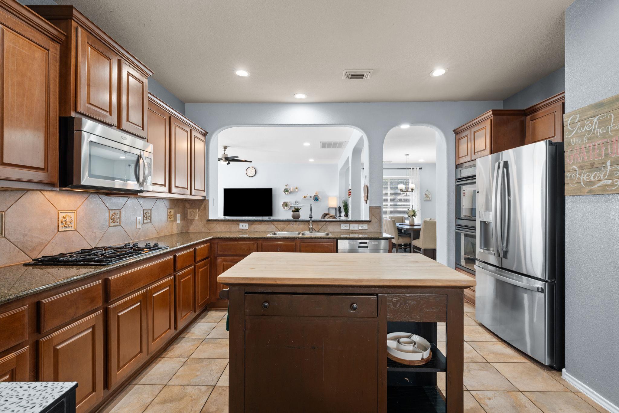 1300 Walnut Cv Property Photo 15