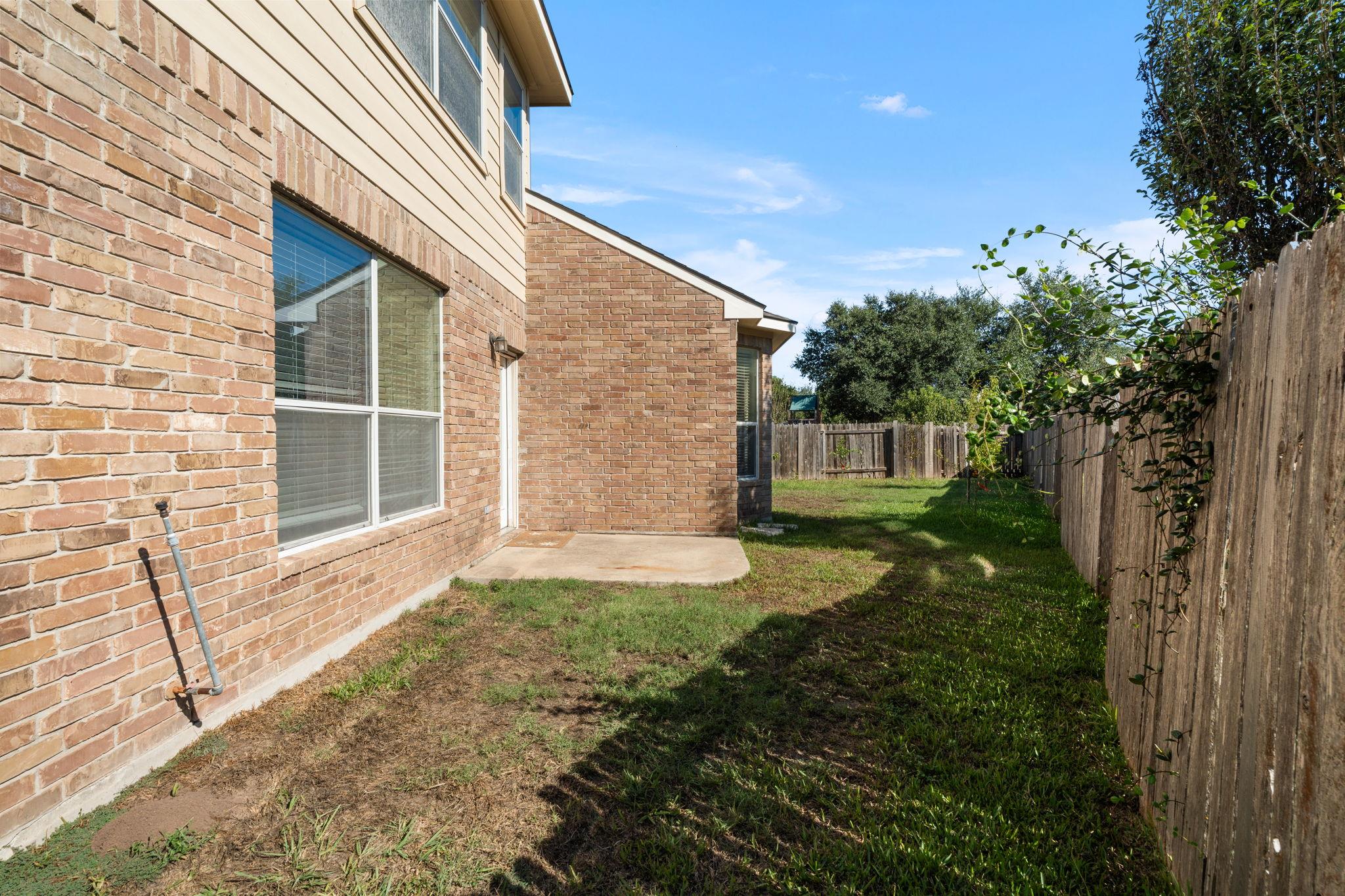 1300 Walnut Cv Property Photo 29