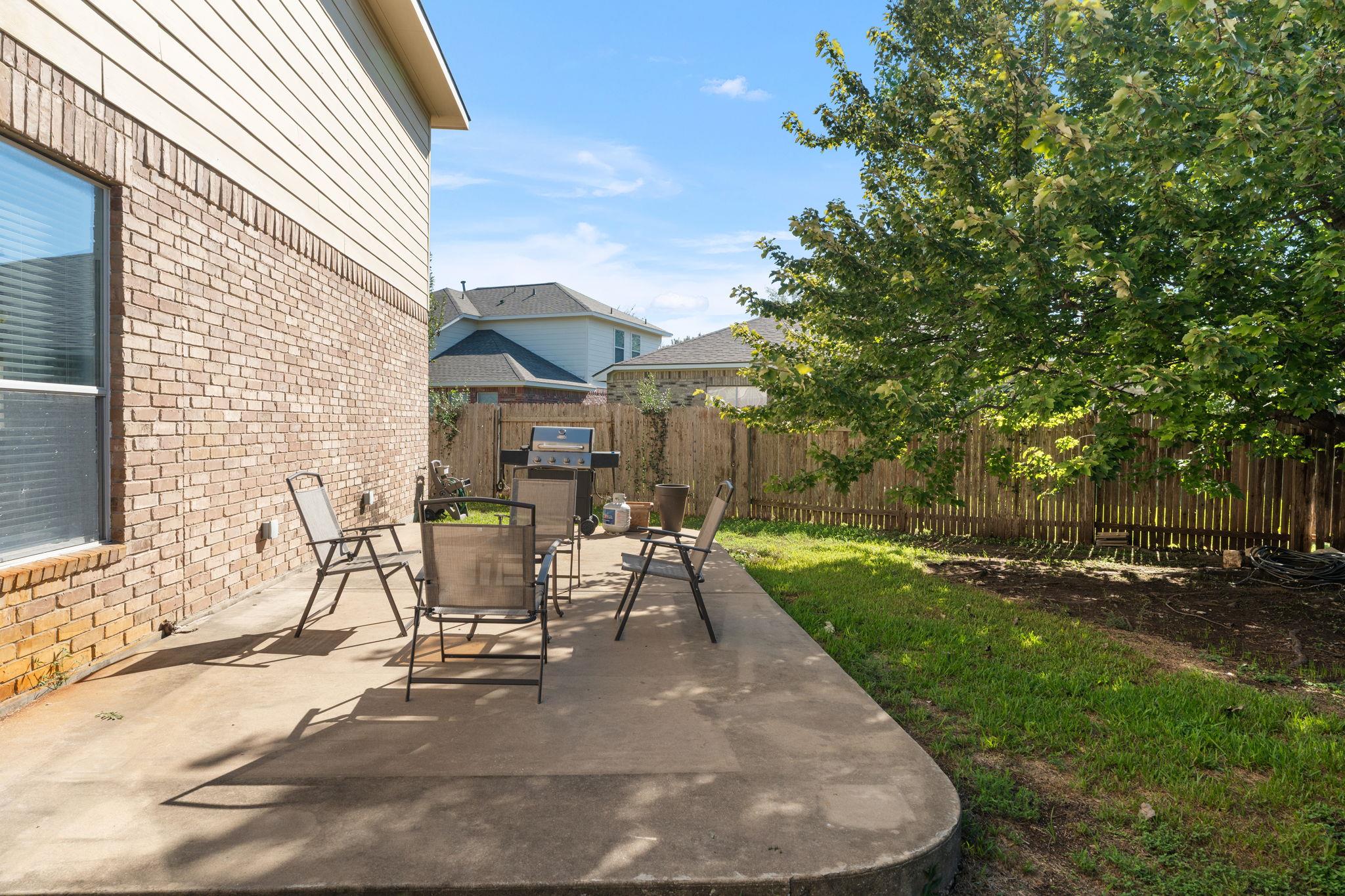 1300 Walnut Cv Property Photo 31