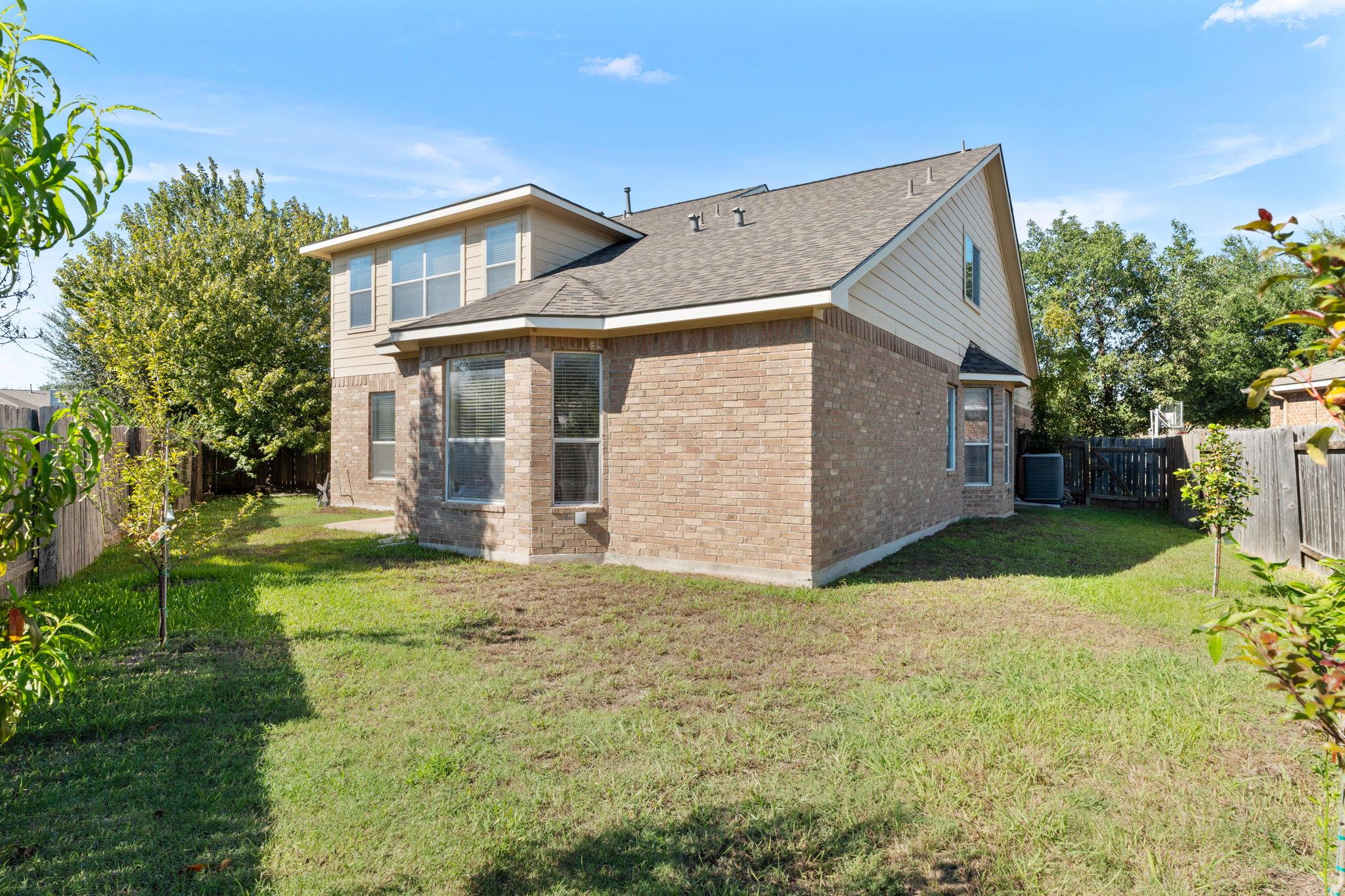 1300 Walnut Cv Property Photo 32
