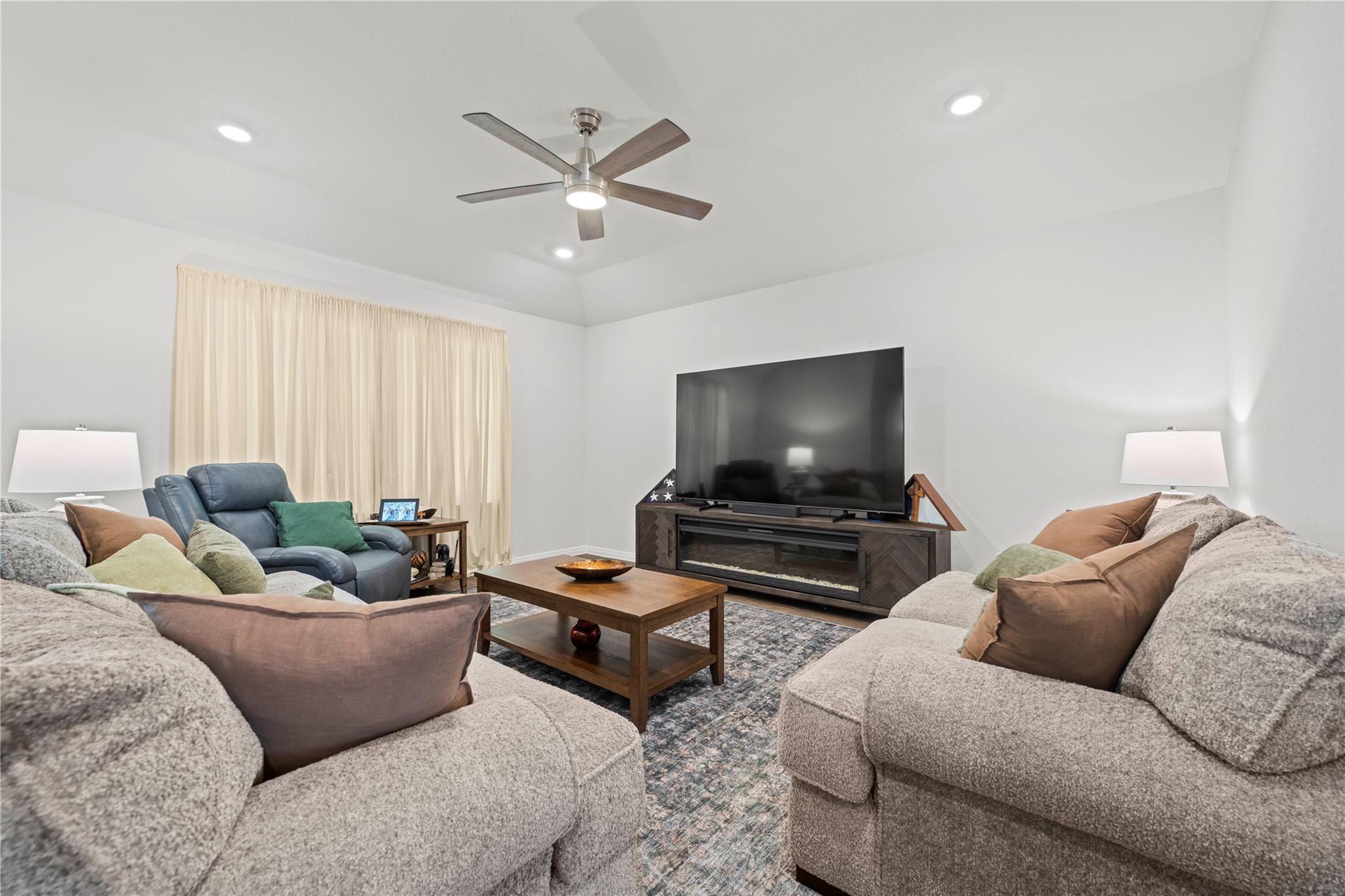 14005 Carper Dr Property Photo 6