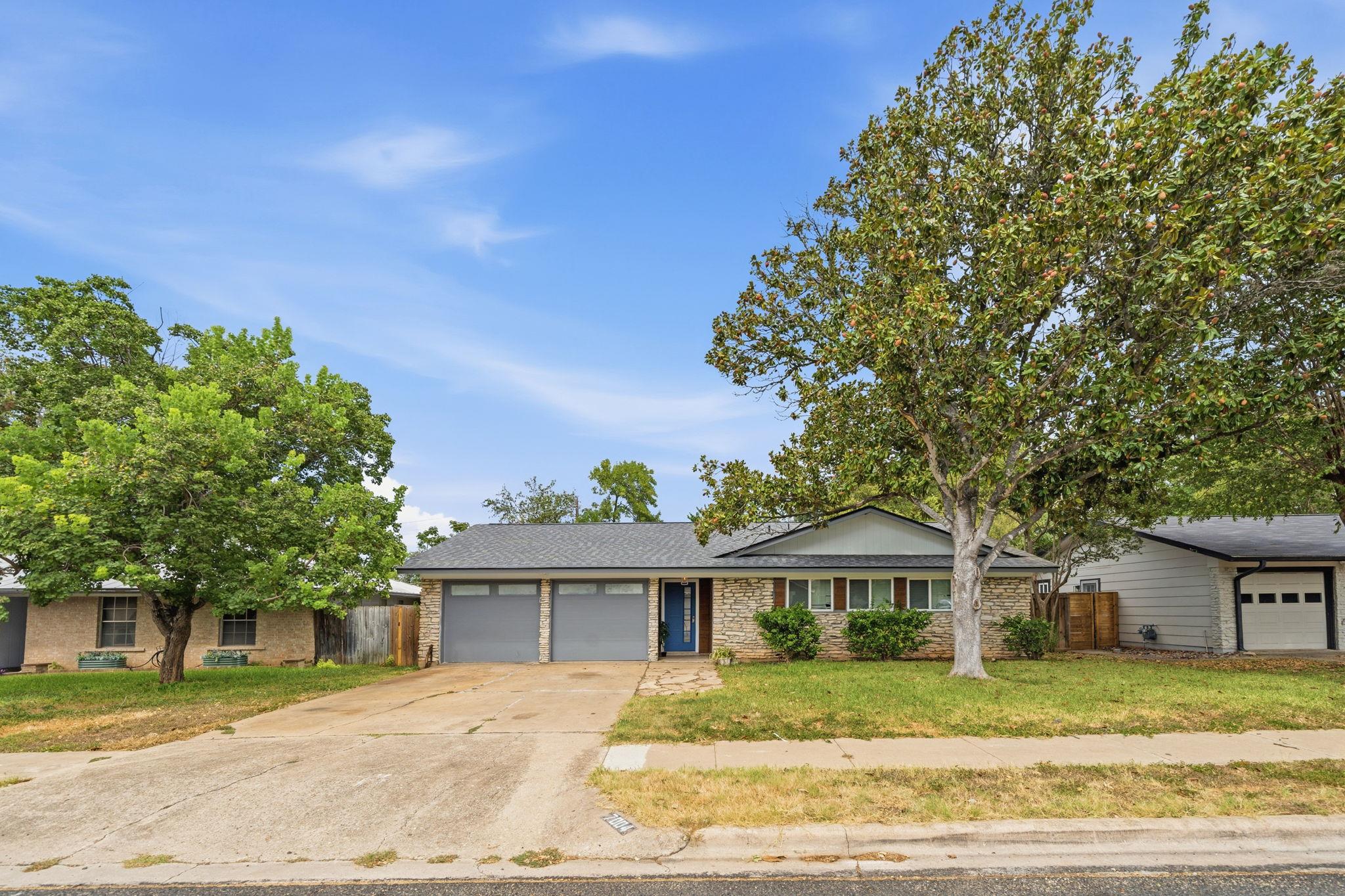 7004 Whispering Oaks Dr Property Photo 1