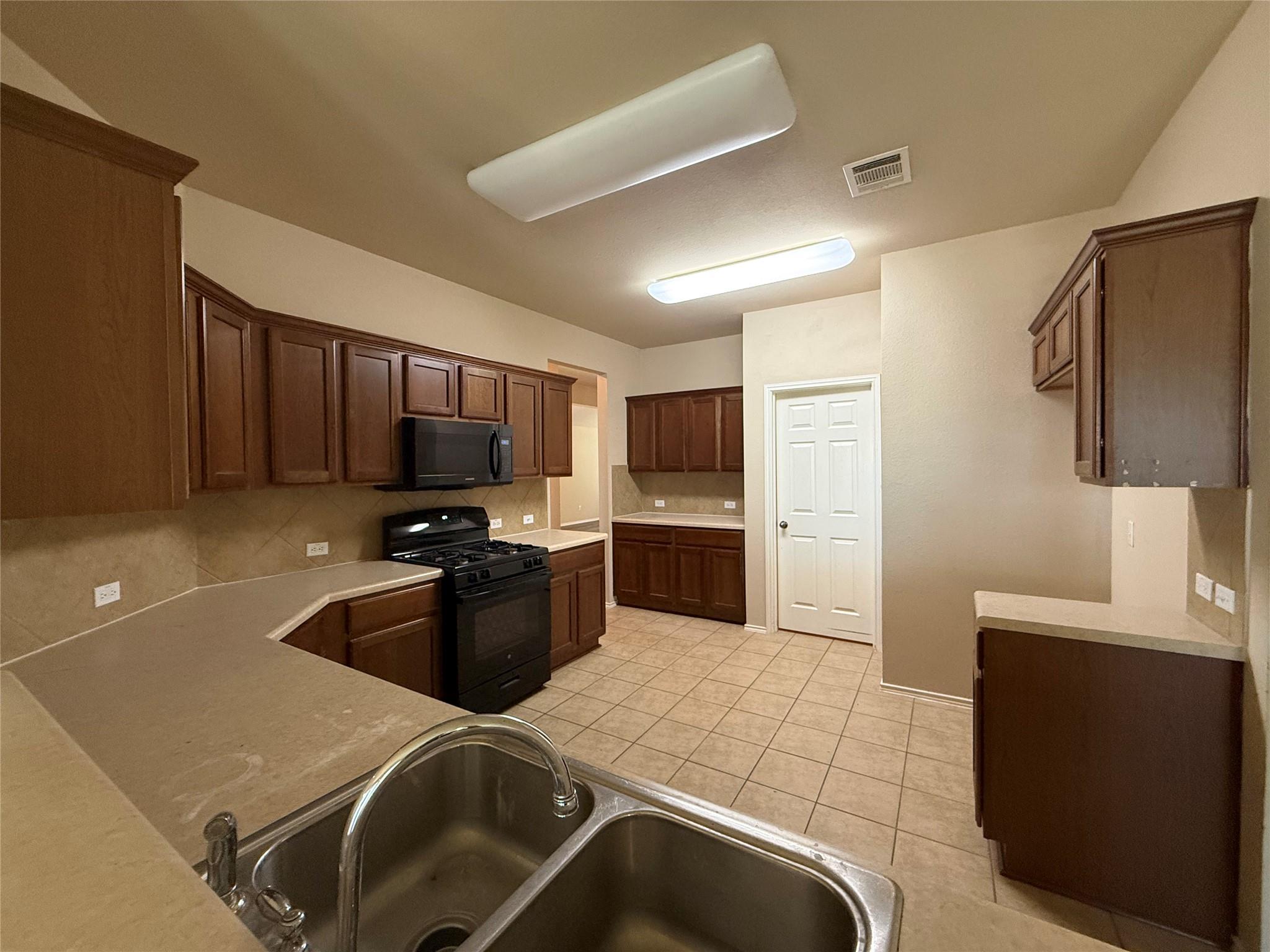 2520 Butler Way Property Photo 5