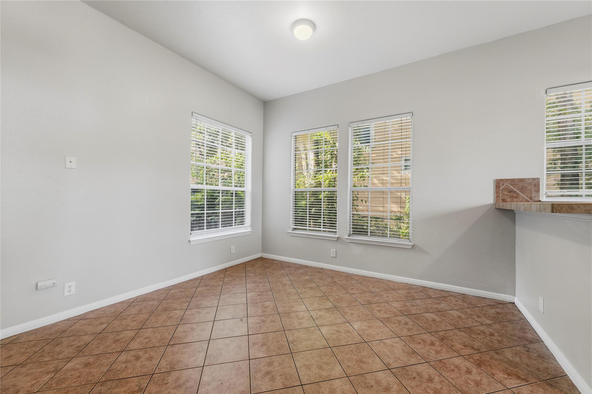 5102 Caswell Ave #a Property Photo 5