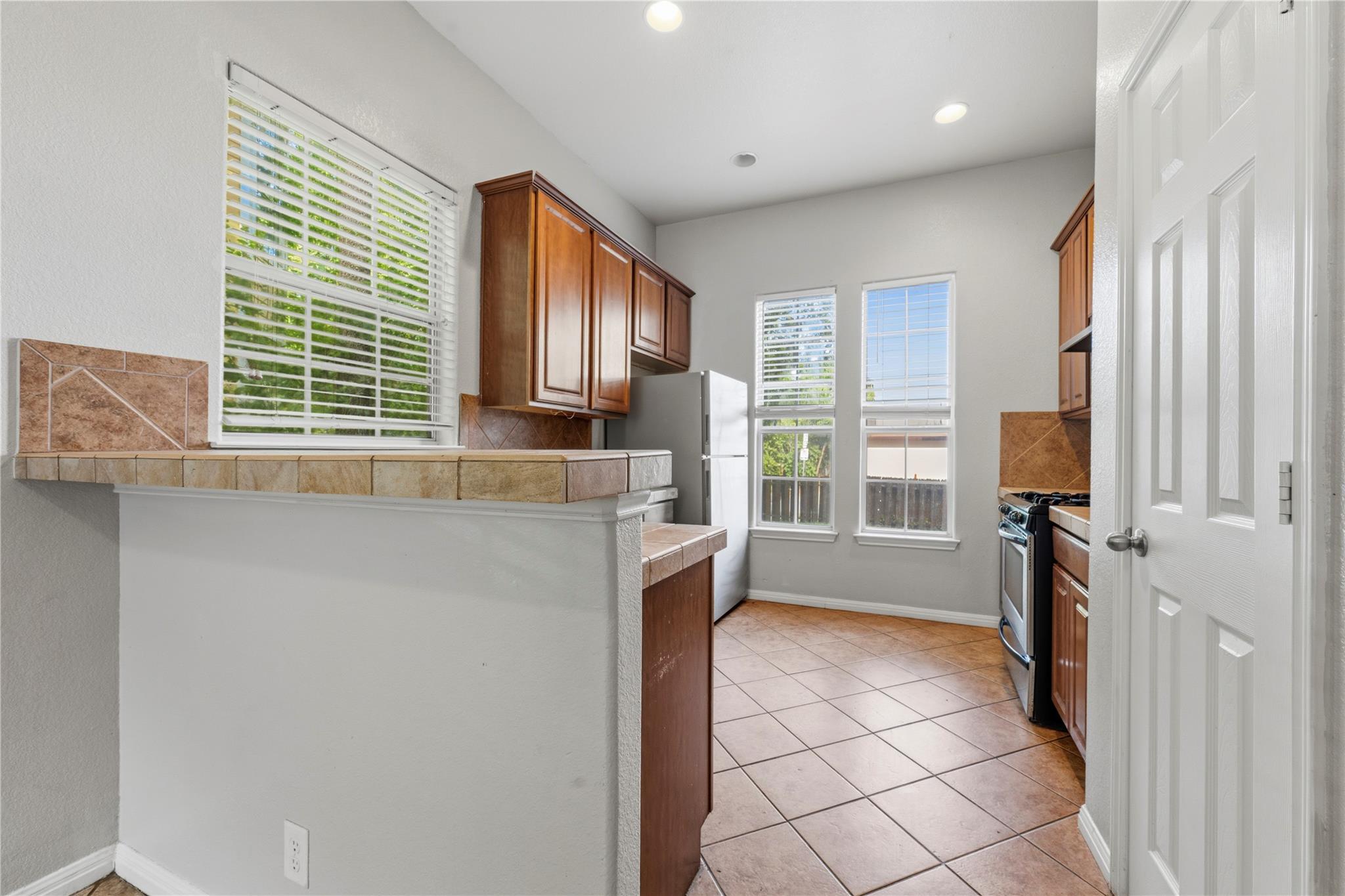5102 Caswell Ave #a Property Photo 6