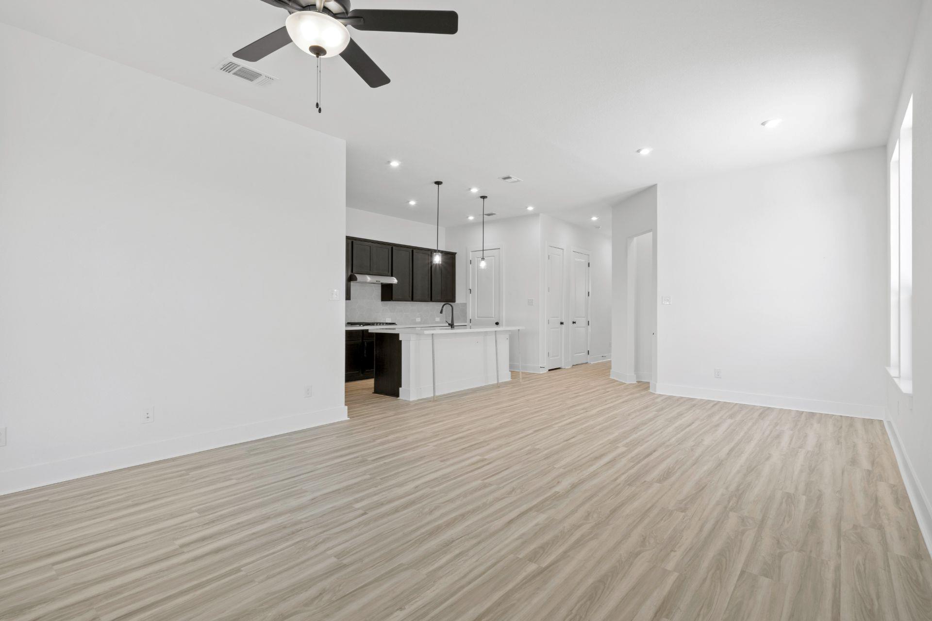 1161 Silver Dollar Trl Property Photo 14