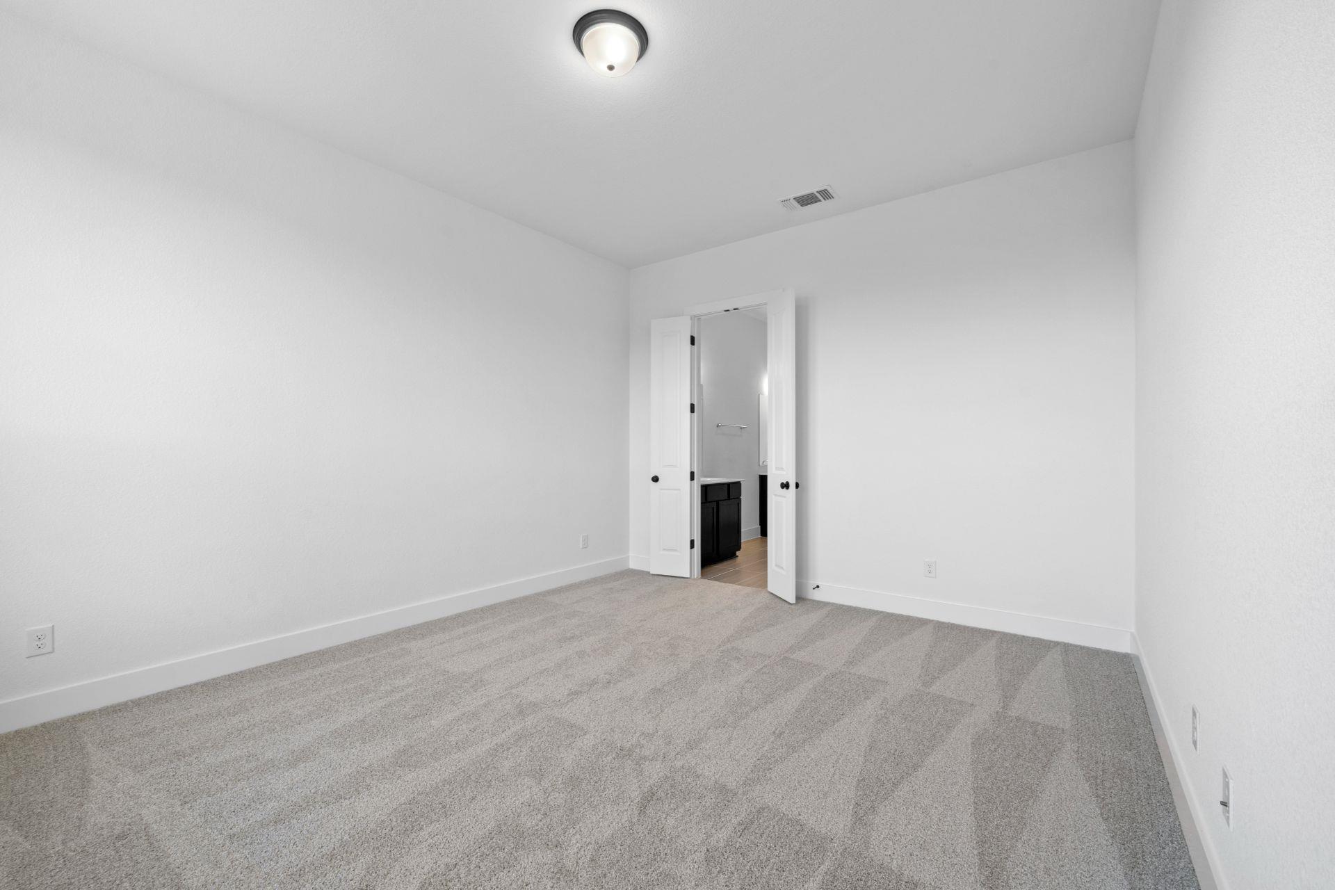 1161 Silver Dollar Trl Property Photo 16