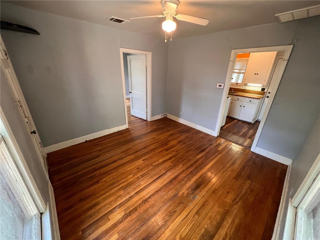 4902 Caswell Ave #b Property Photo 2