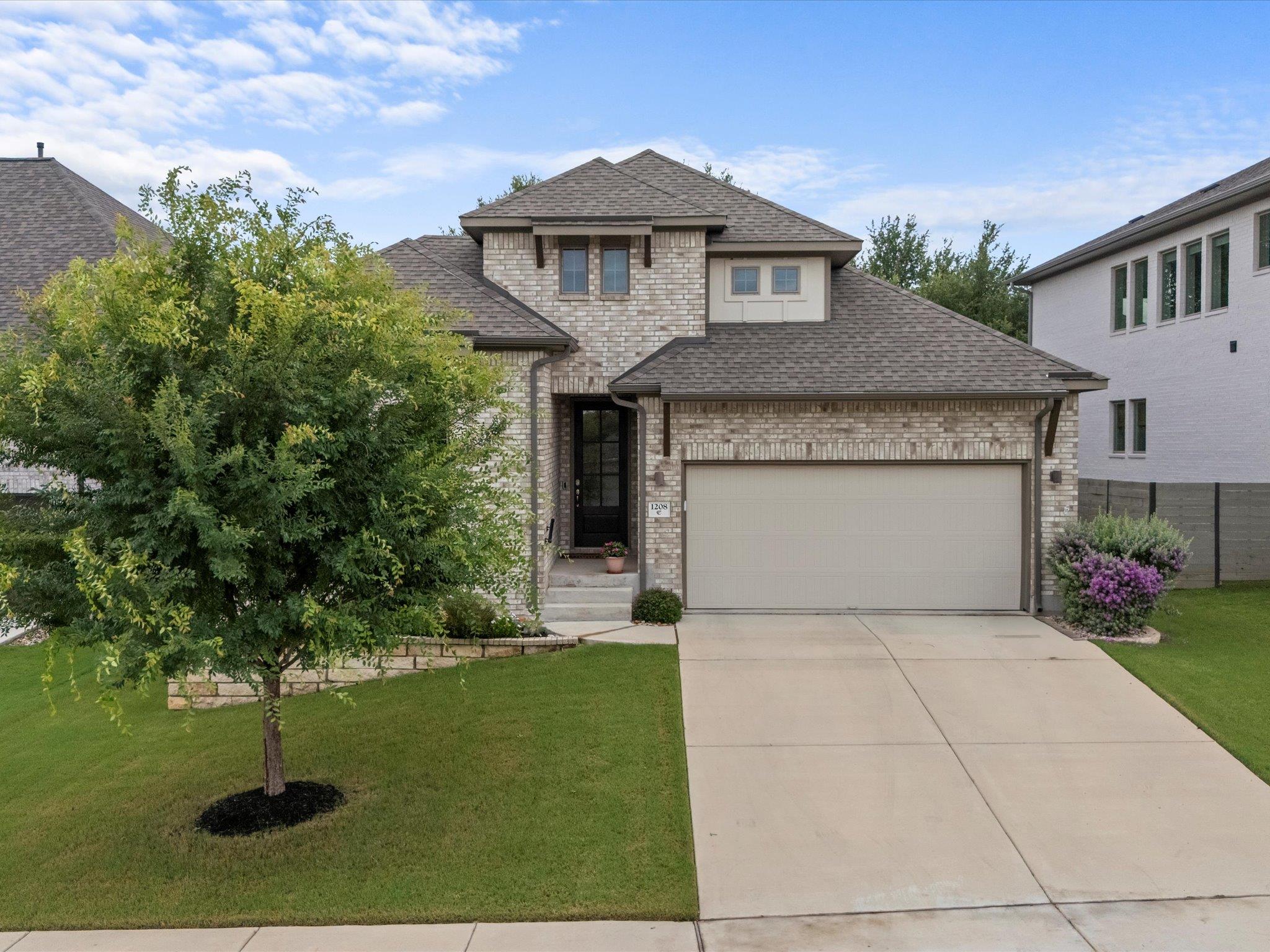 1208 WOLF HOLLOW Dr Property Photo 1