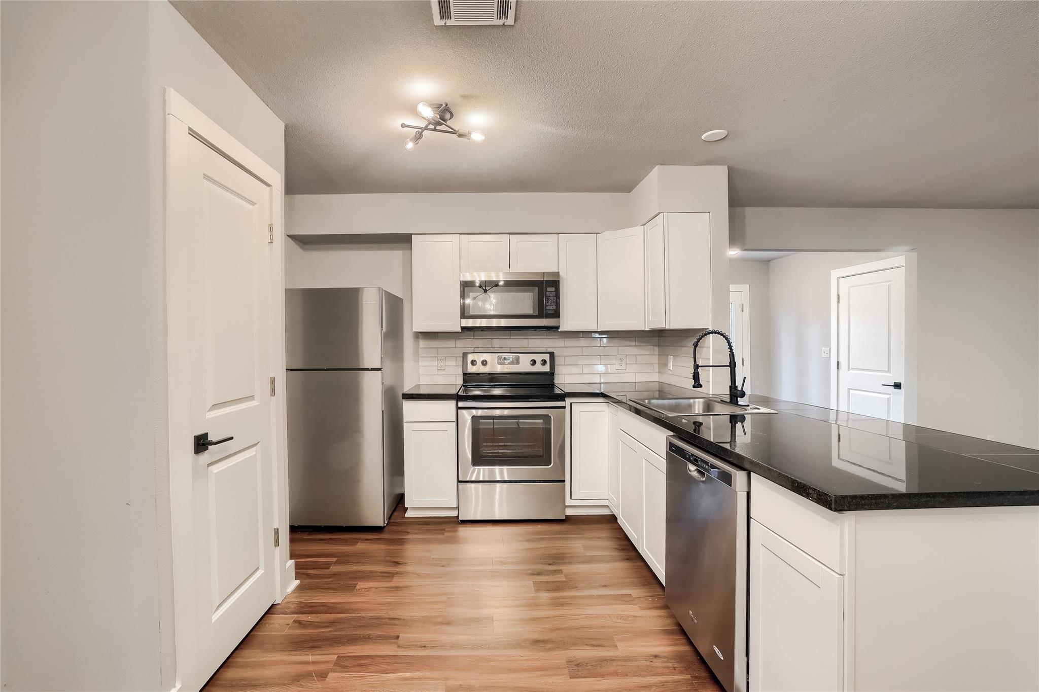 5909 Lago Vista Way D None #d Property Photo 6