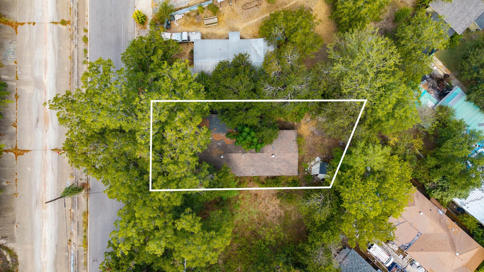 4908 Sara Dr Property Photo 2