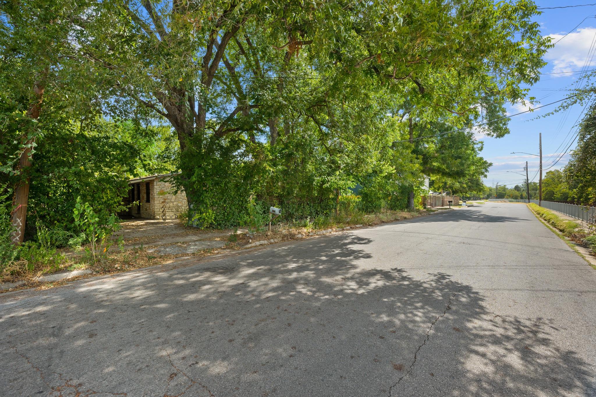4908 Sara Dr Property Photo 4