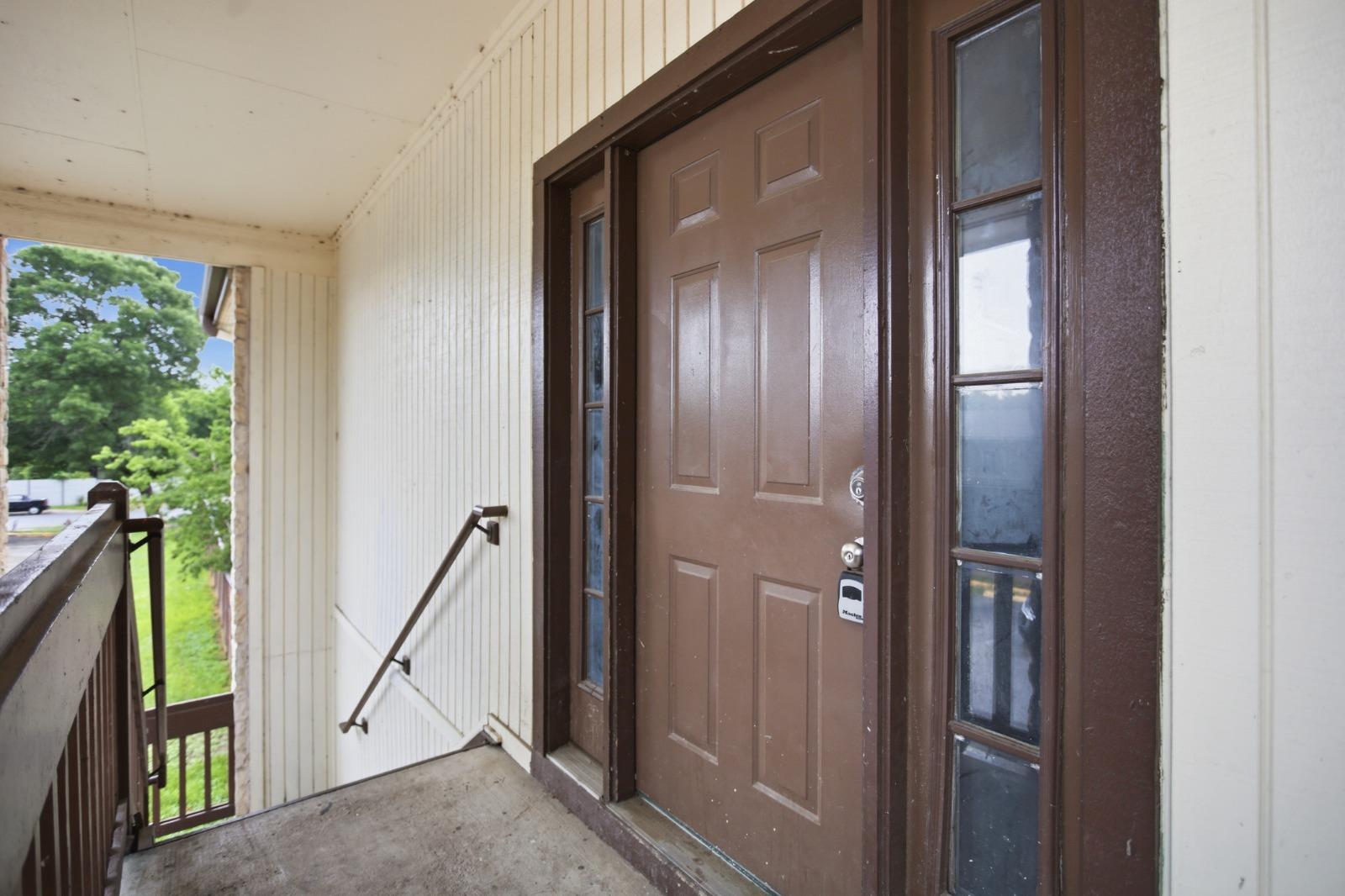 611 Carpenter Ave #201 Property Photo 3