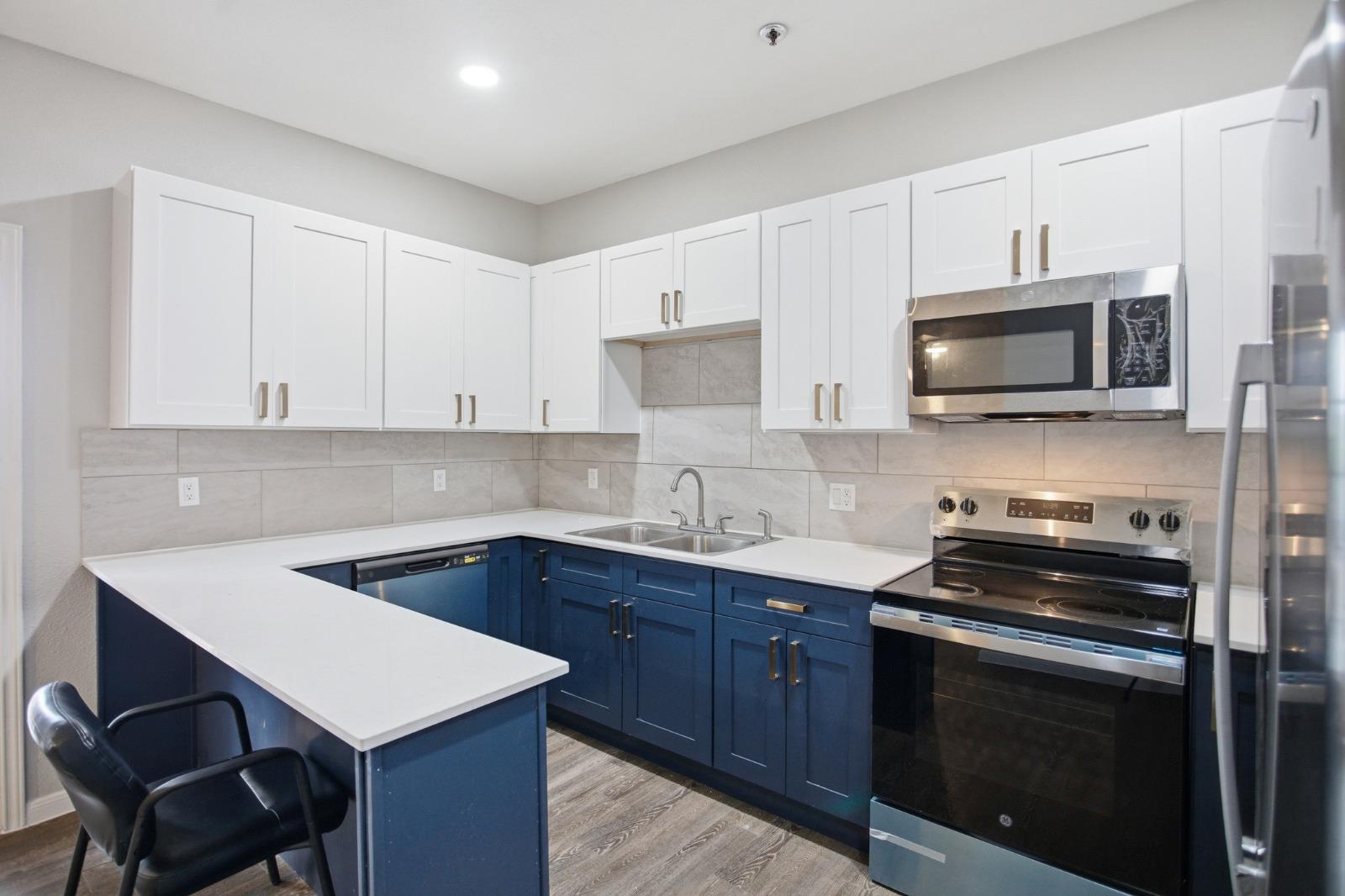 611 Carpenter Ave #201 Property Photo 6