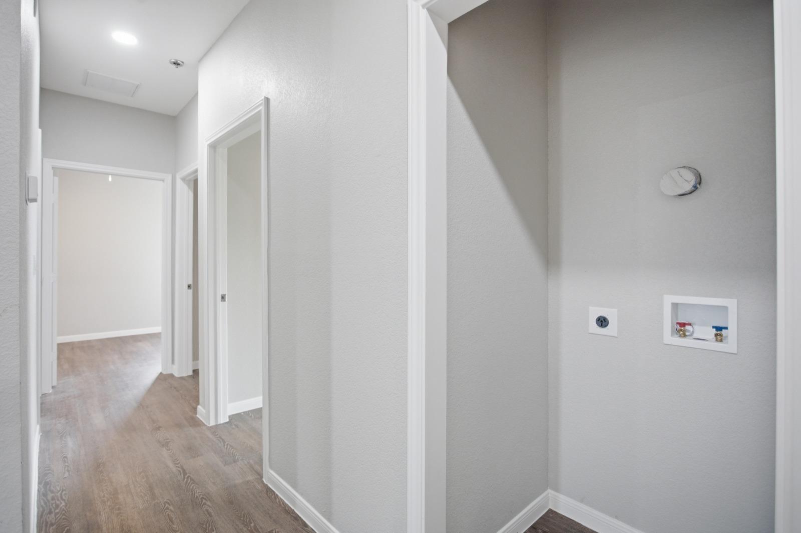 611 Carpenter Ave #201 Property Photo 7