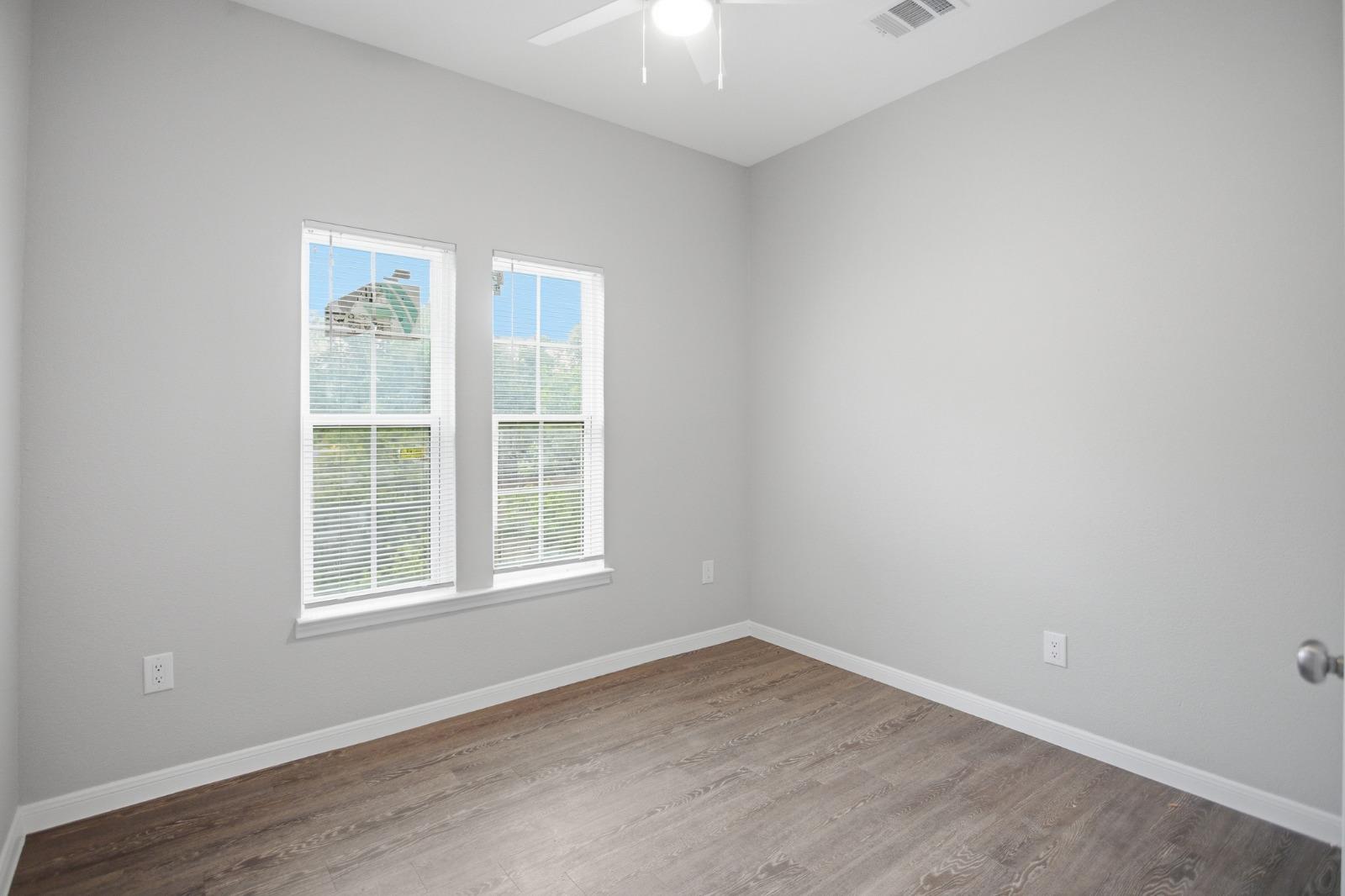 611 Carpenter Ave #201 Property Photo 11