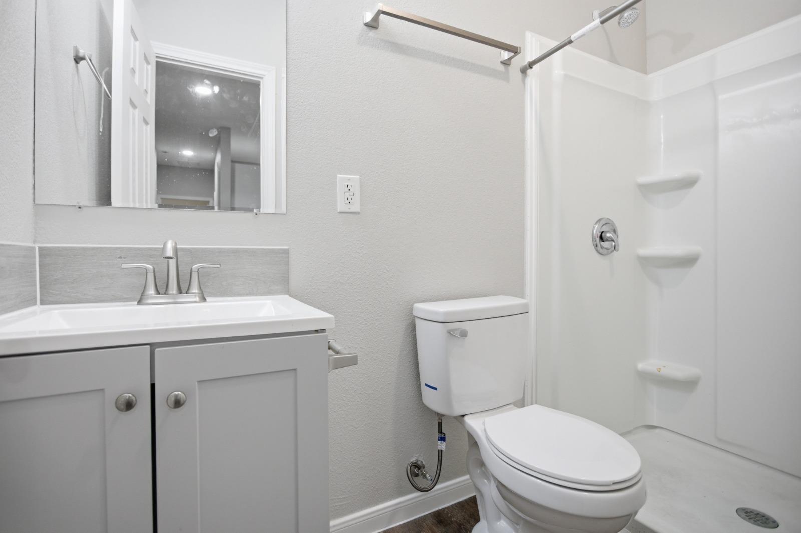 611 Carpenter Ave #201 Property Photo 16