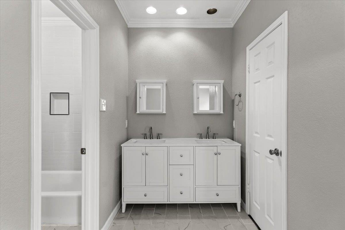 10819 Crown Colony Dr #27 Property Photo 13