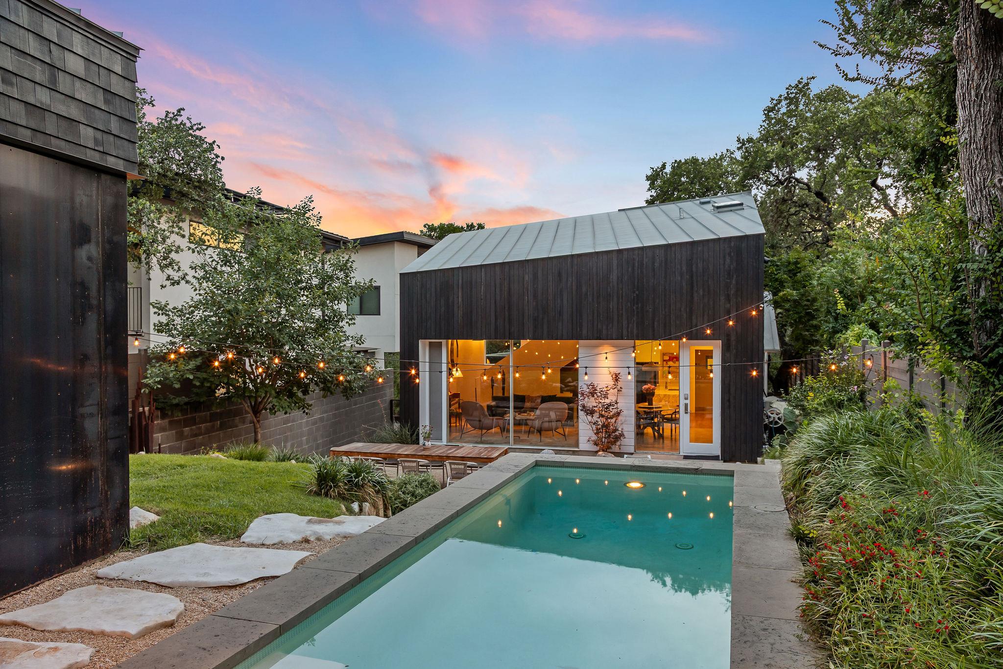 1303 1/2 Hillside Ave