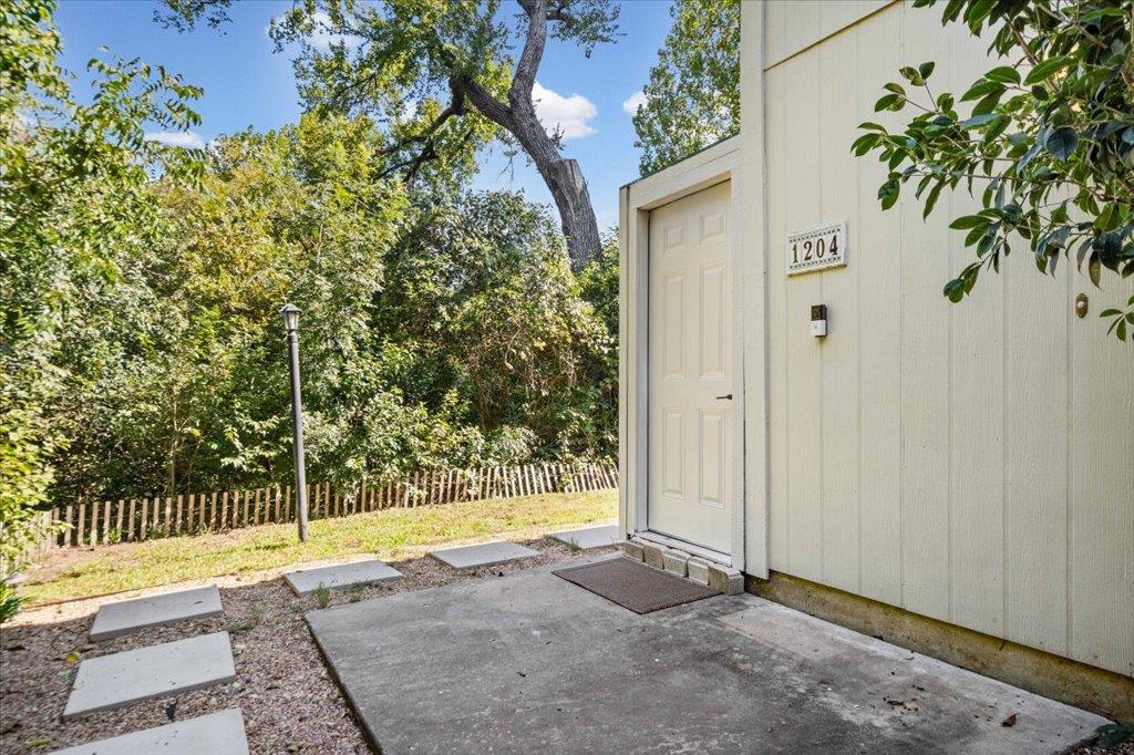 6718 Silvermine Dr #1204 Property Photo 3