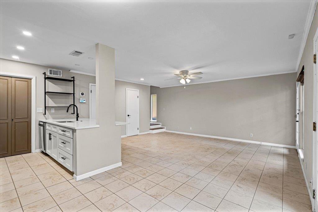 6718 Silvermine Dr #1204 Property Photo 6