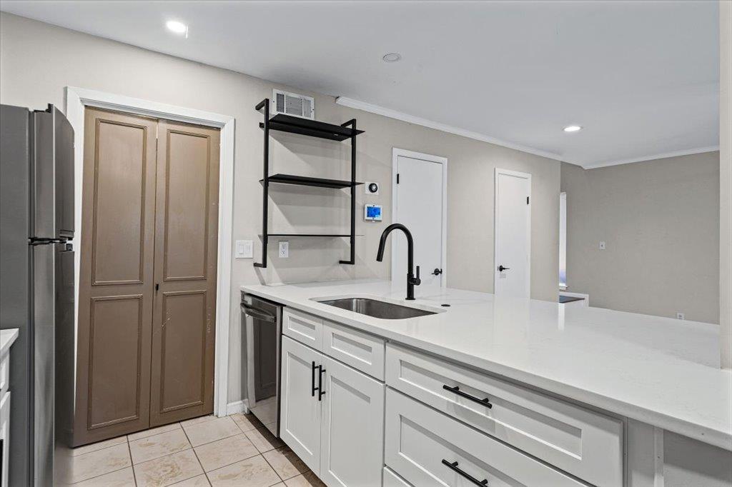 6718 Silvermine Dr #1204 Property Photo 7