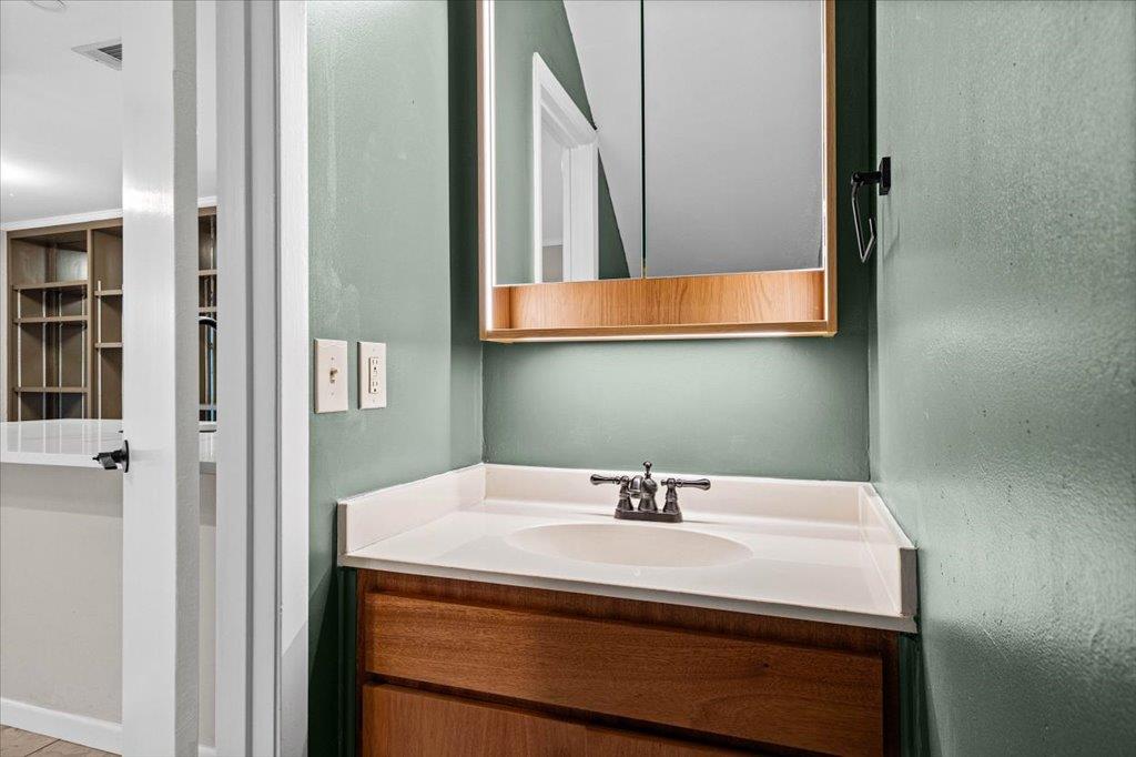 6718 Silvermine Dr #1204 Property Photo 9