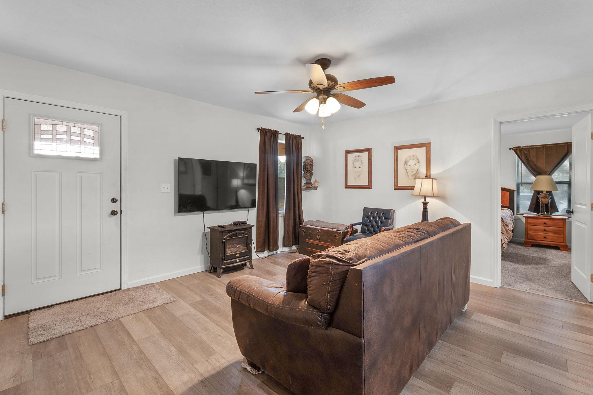 211 Crestview None Property Photo 23