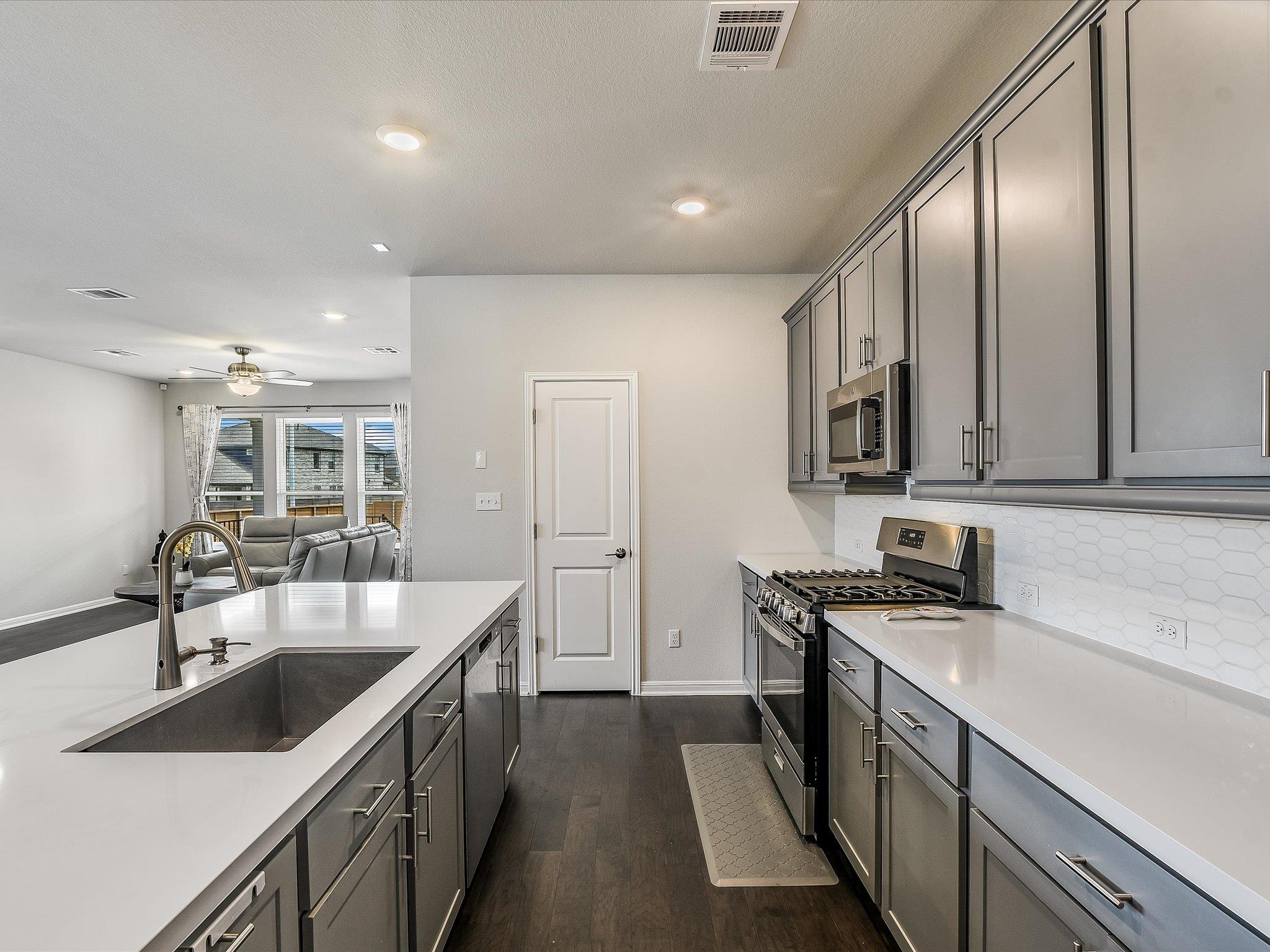 512 Voyage Trce Property Photo 12