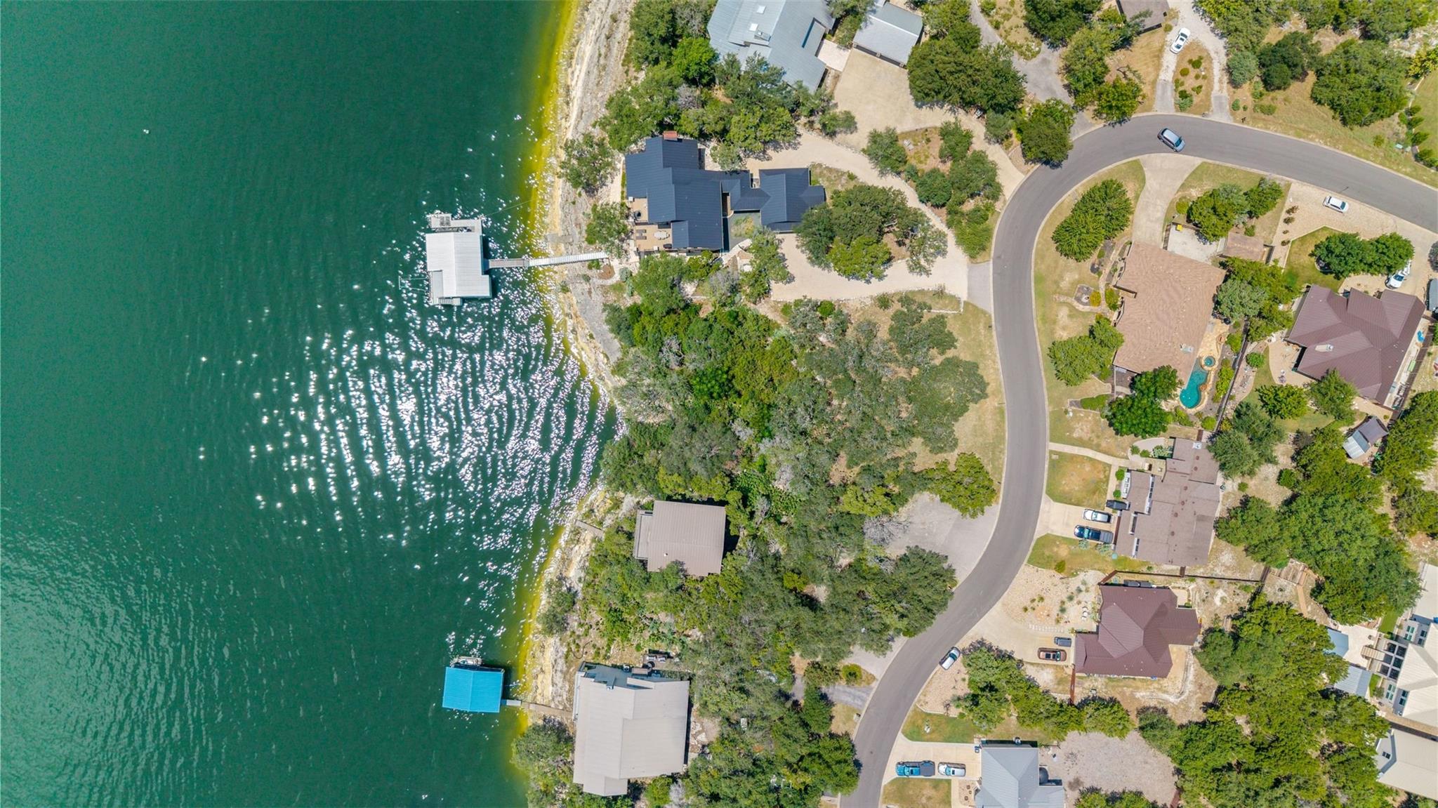 18401 Lakepoint Cir Property Photo 7
