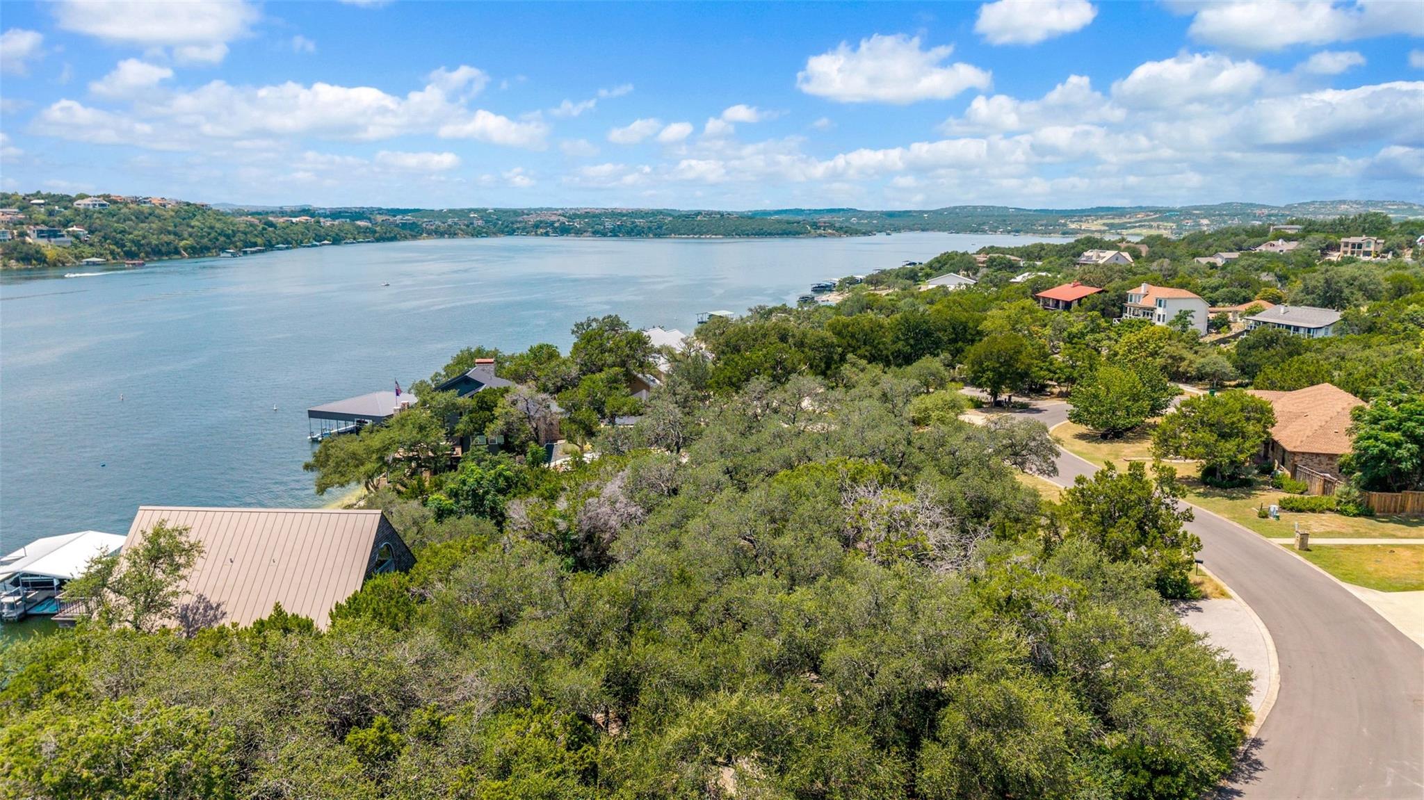 18401 Lakepoint Cir Property Photo 12