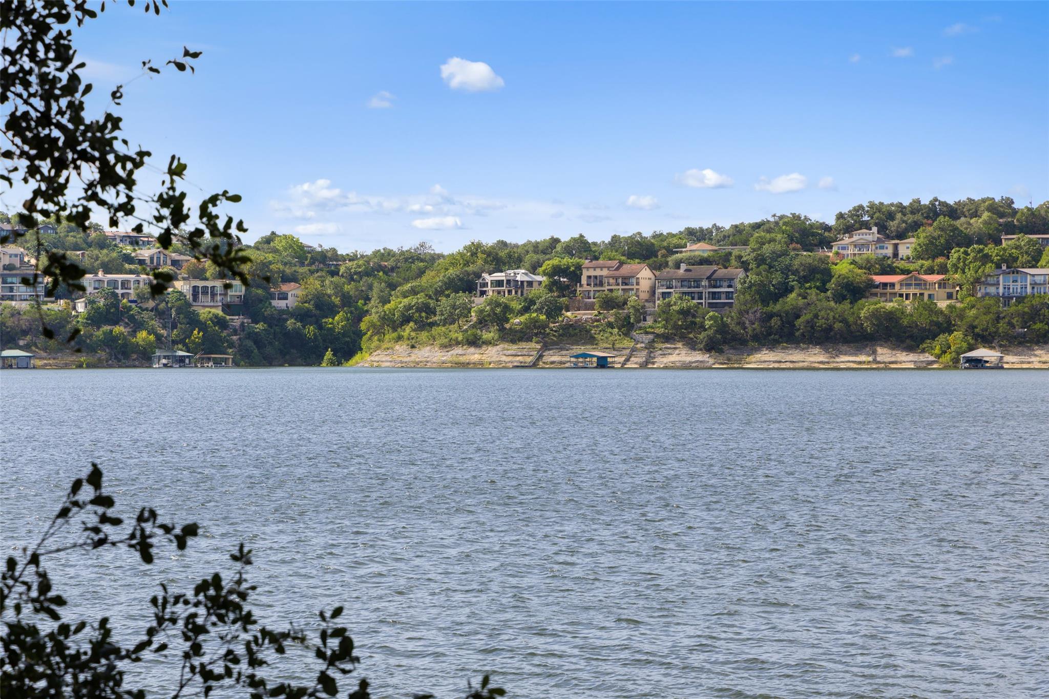 18401 Lakepoint Cir Property Photo 13