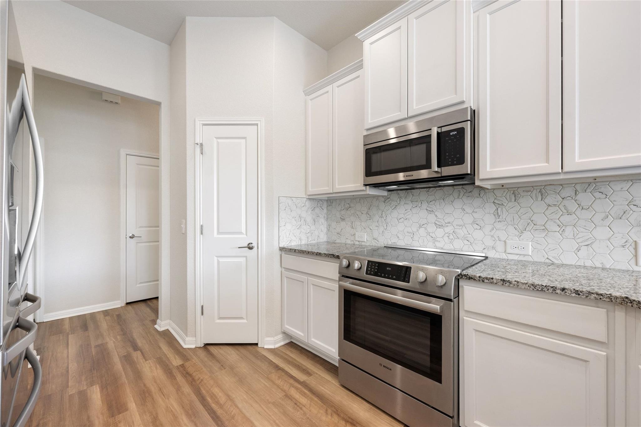 9941 Comely Bnd Property Photo 7
