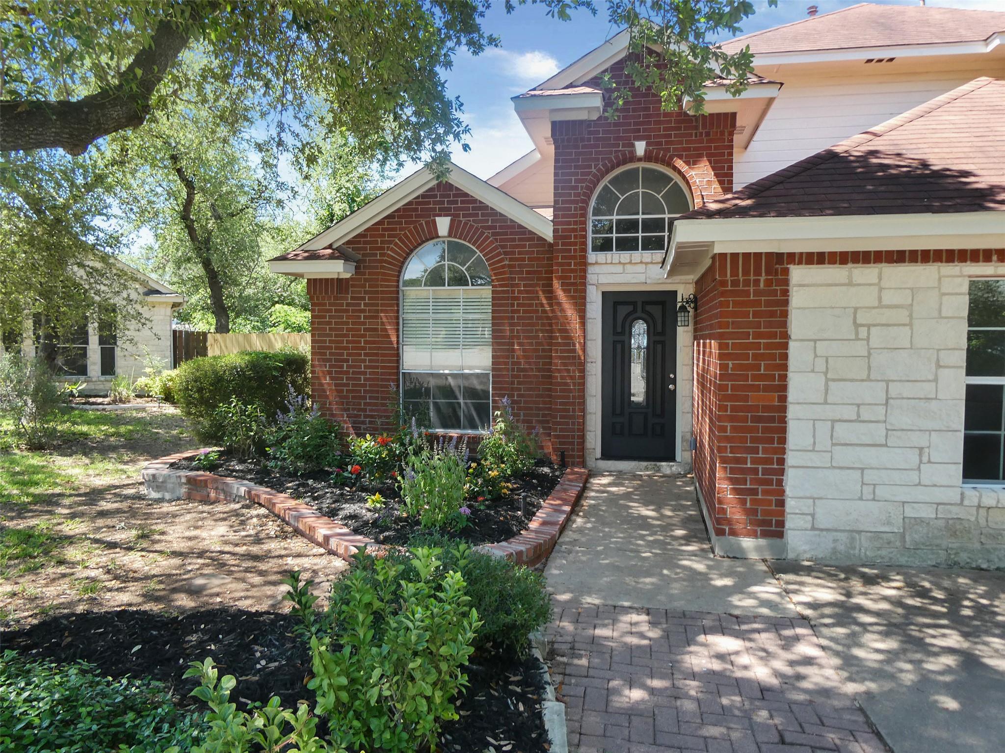2310 Macaw Dr Property Photo 2