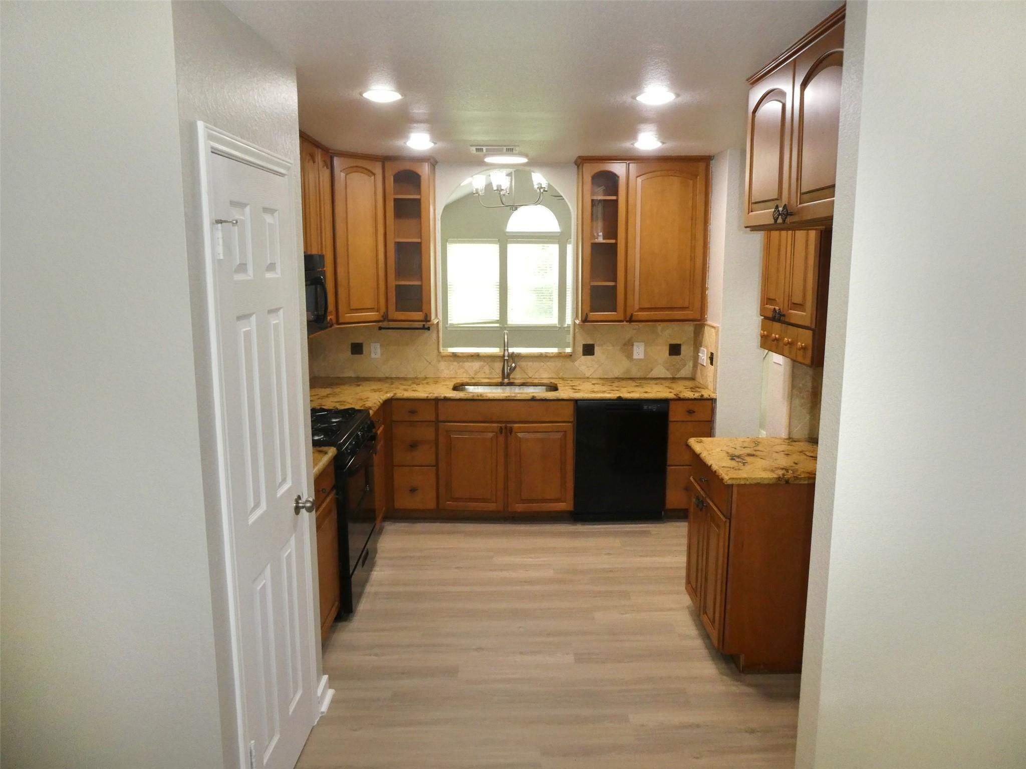 2310 Macaw Dr Property Photo 4