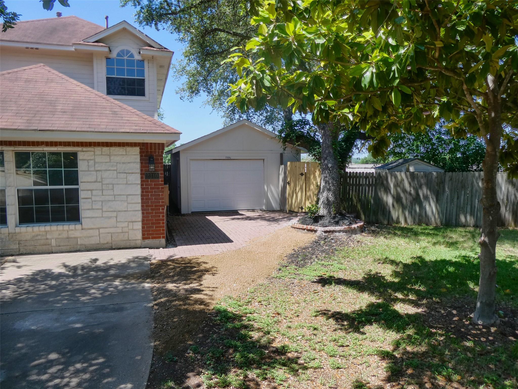 2310 Macaw Dr Property Photo 27