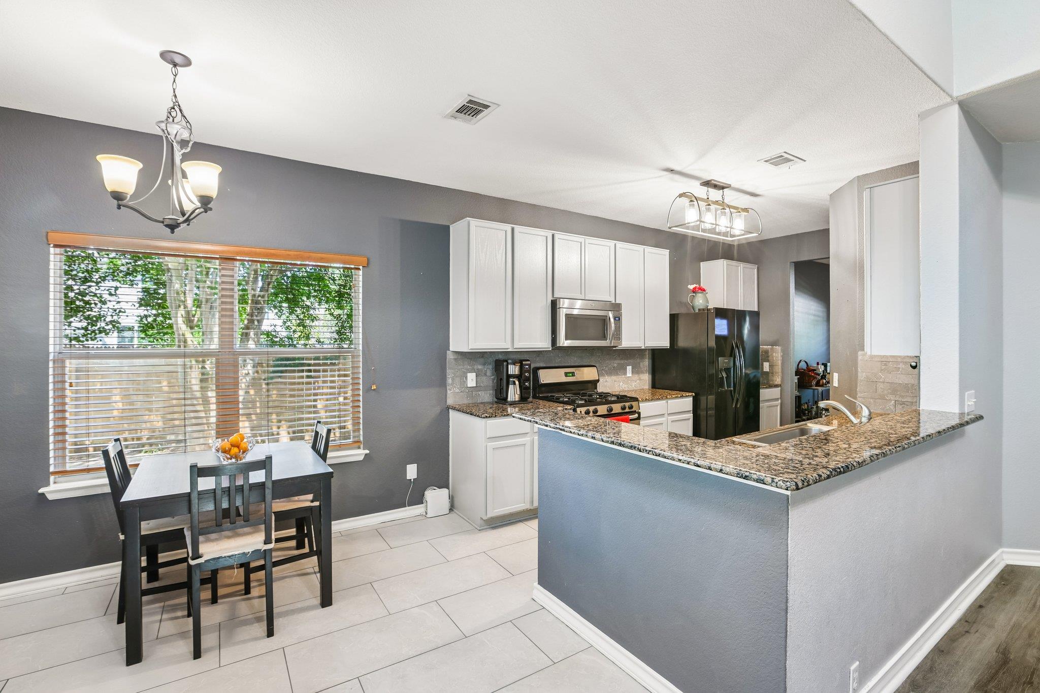 2821 Purple Thistle Dr Property Photo 6