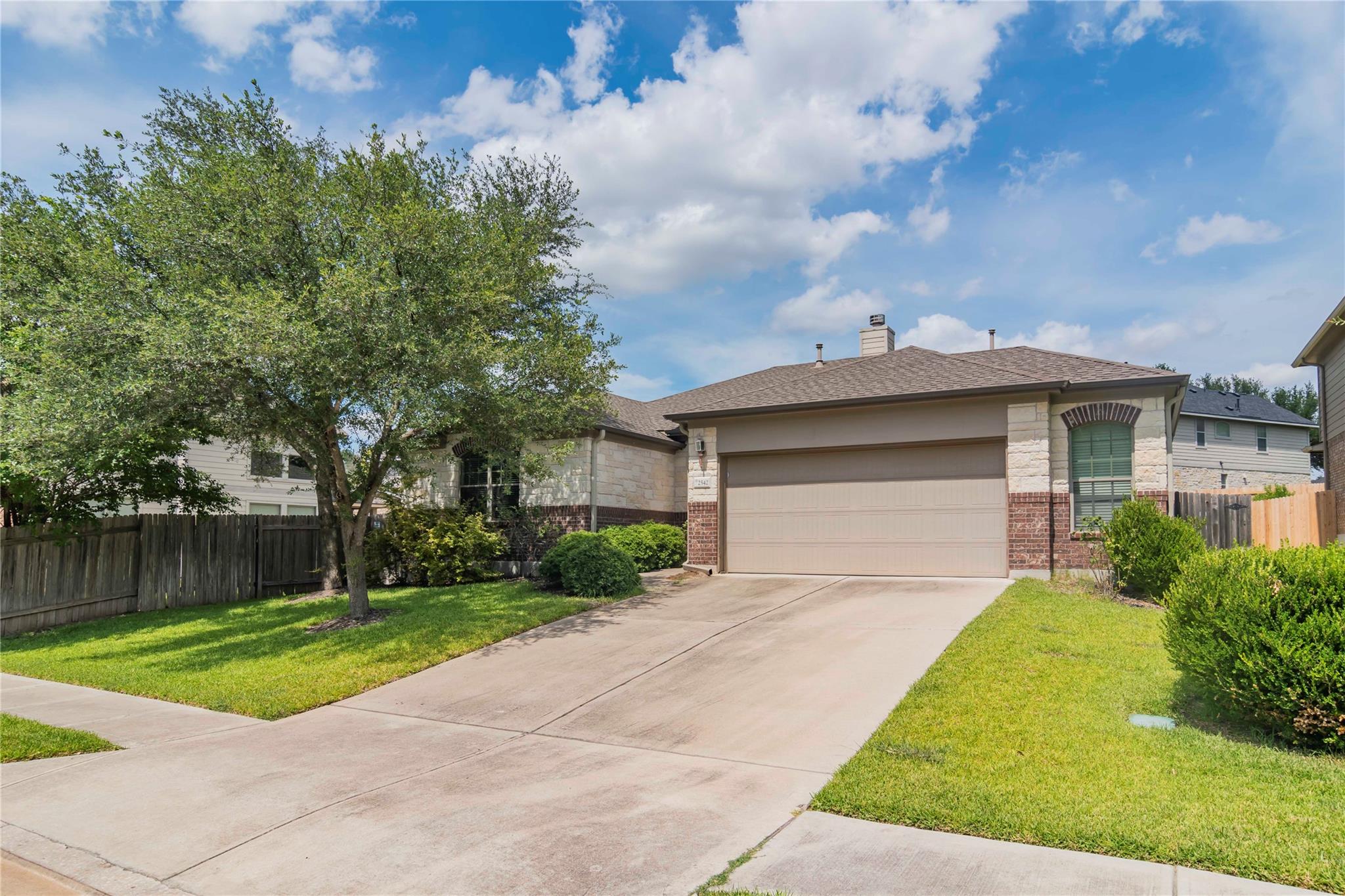2542 Ravenwood Dr Property Photo 1