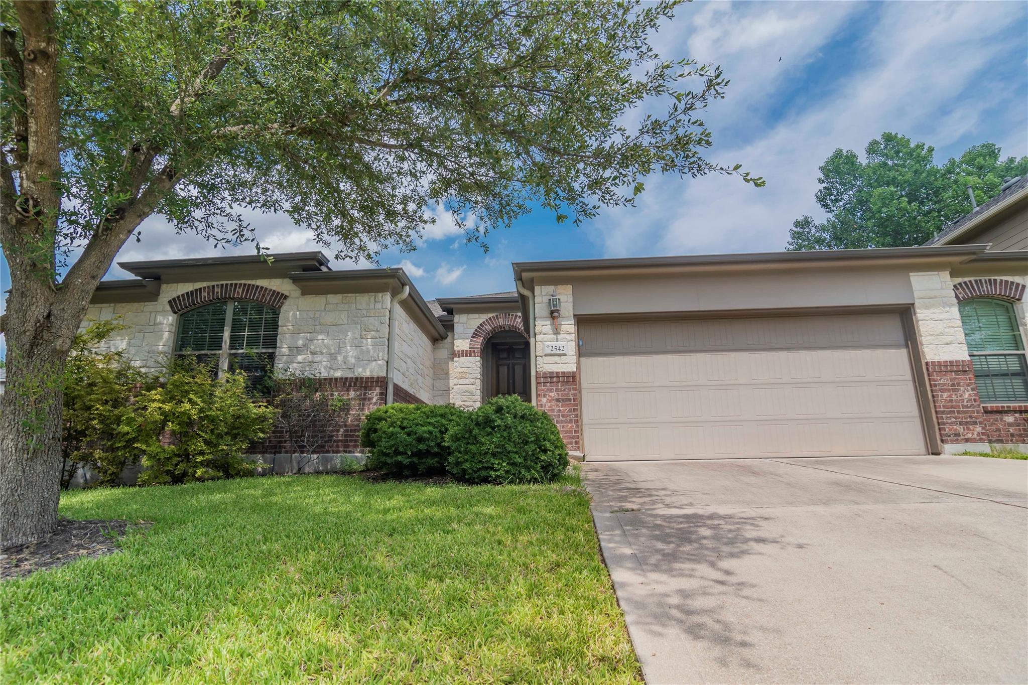 2542 Ravenwood Dr Property Photo 4