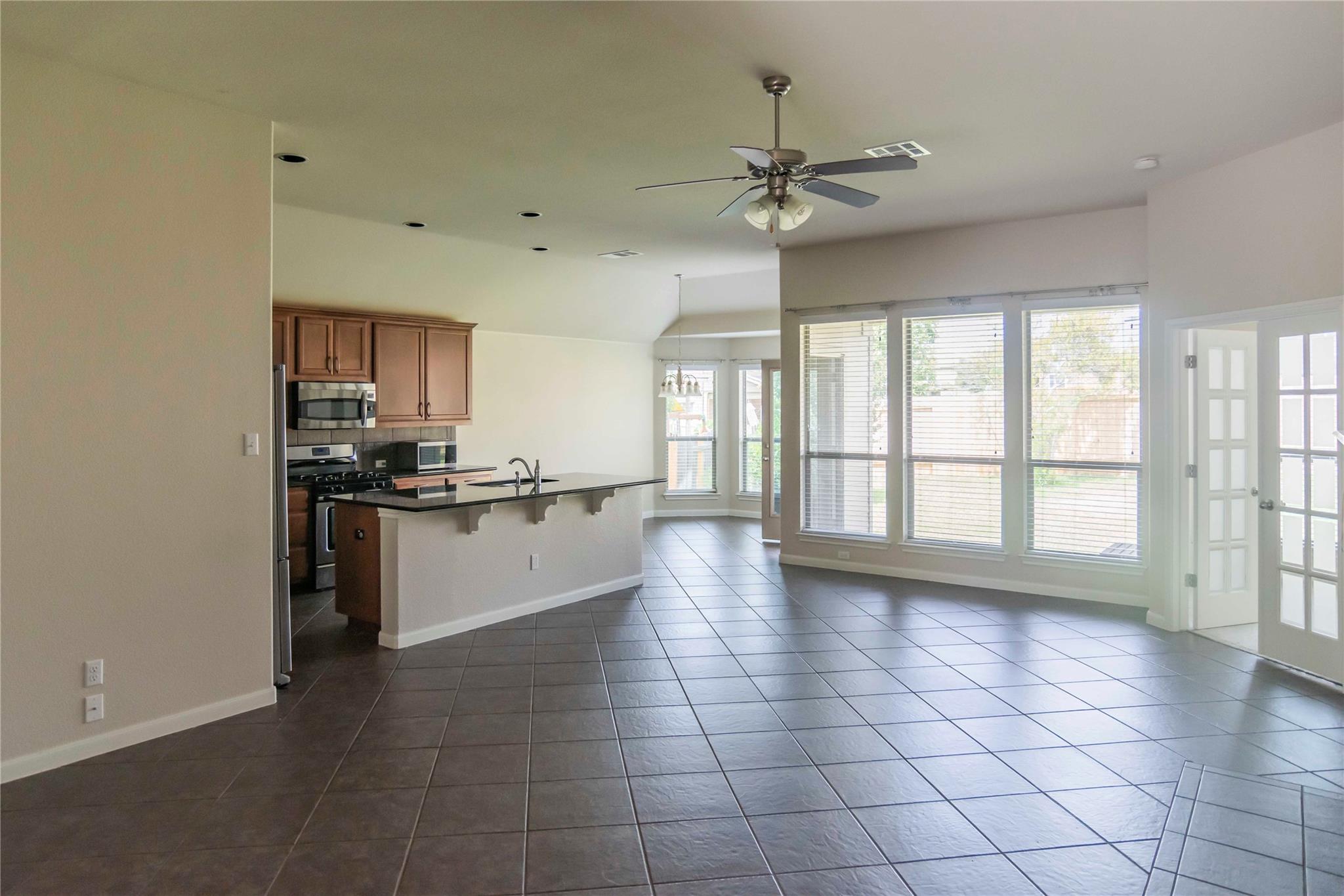 2542 Ravenwood Dr Property Photo 6